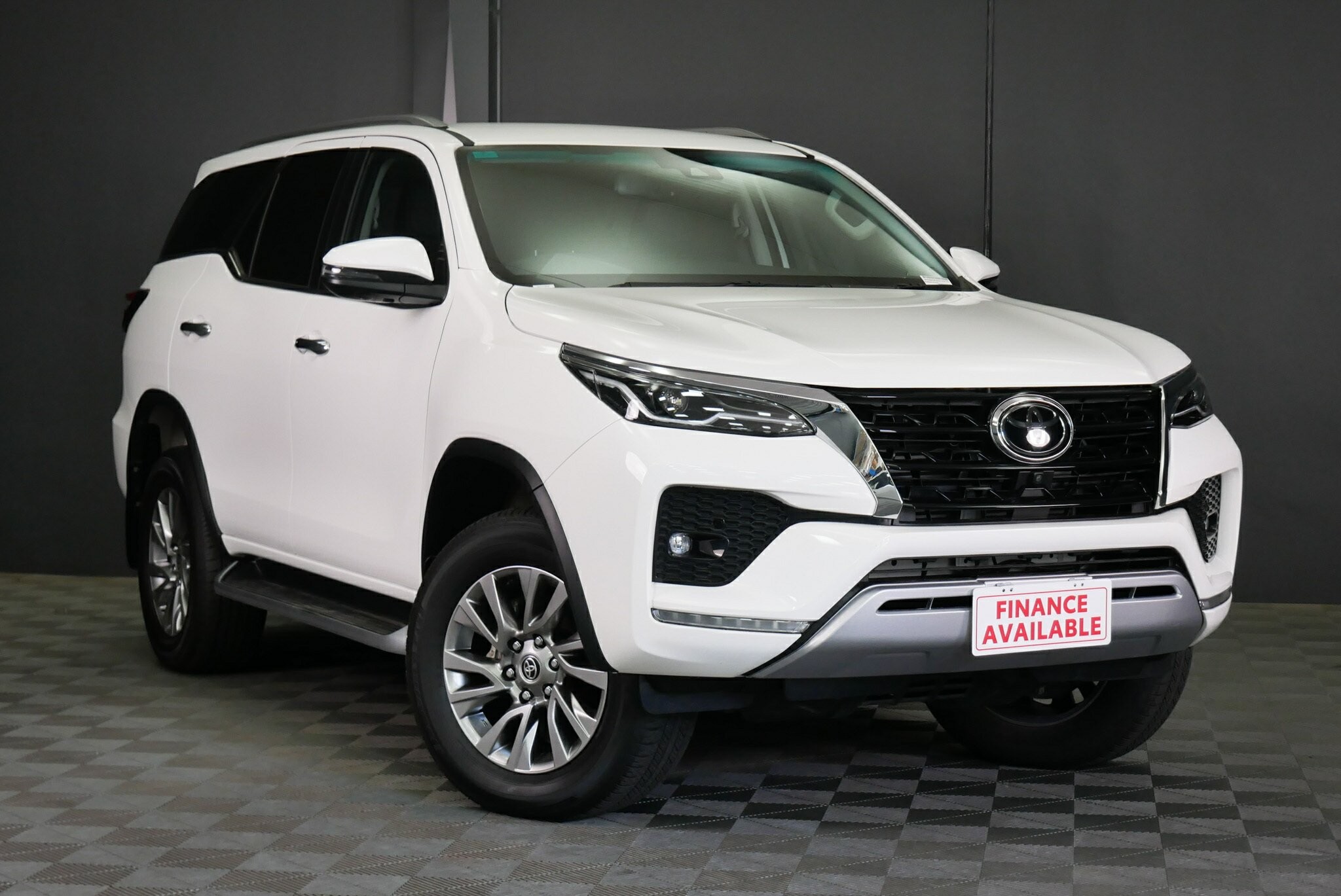 Toyota Fortuner image 1