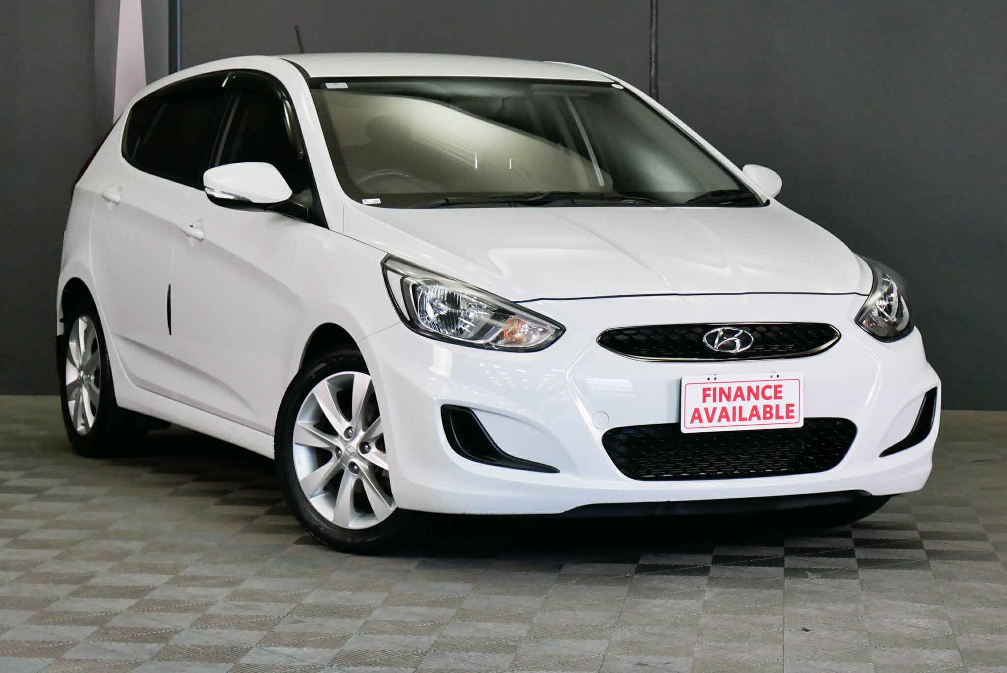 Hyundai Accent image 1