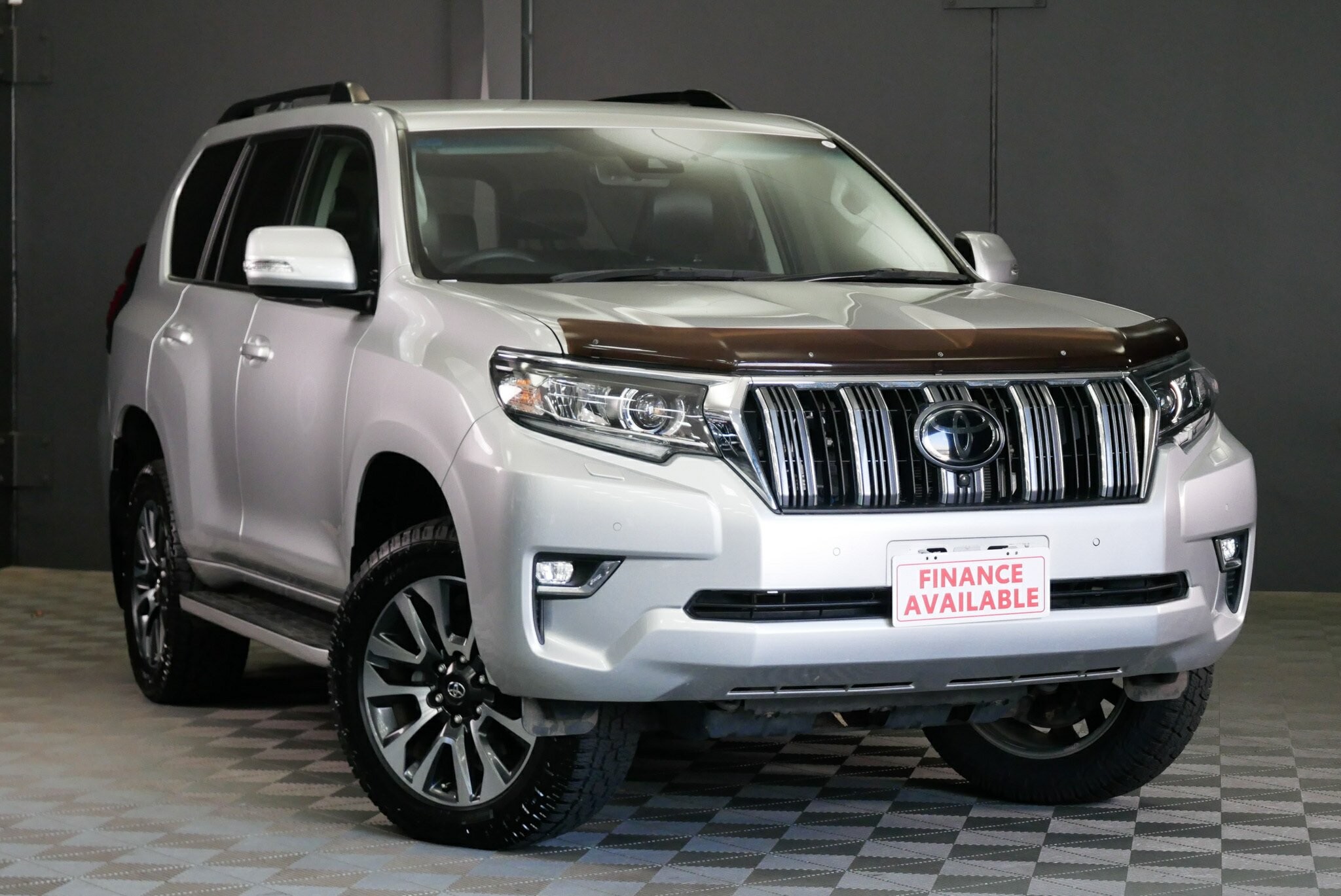 Toyota Landcruiser Prado image 1