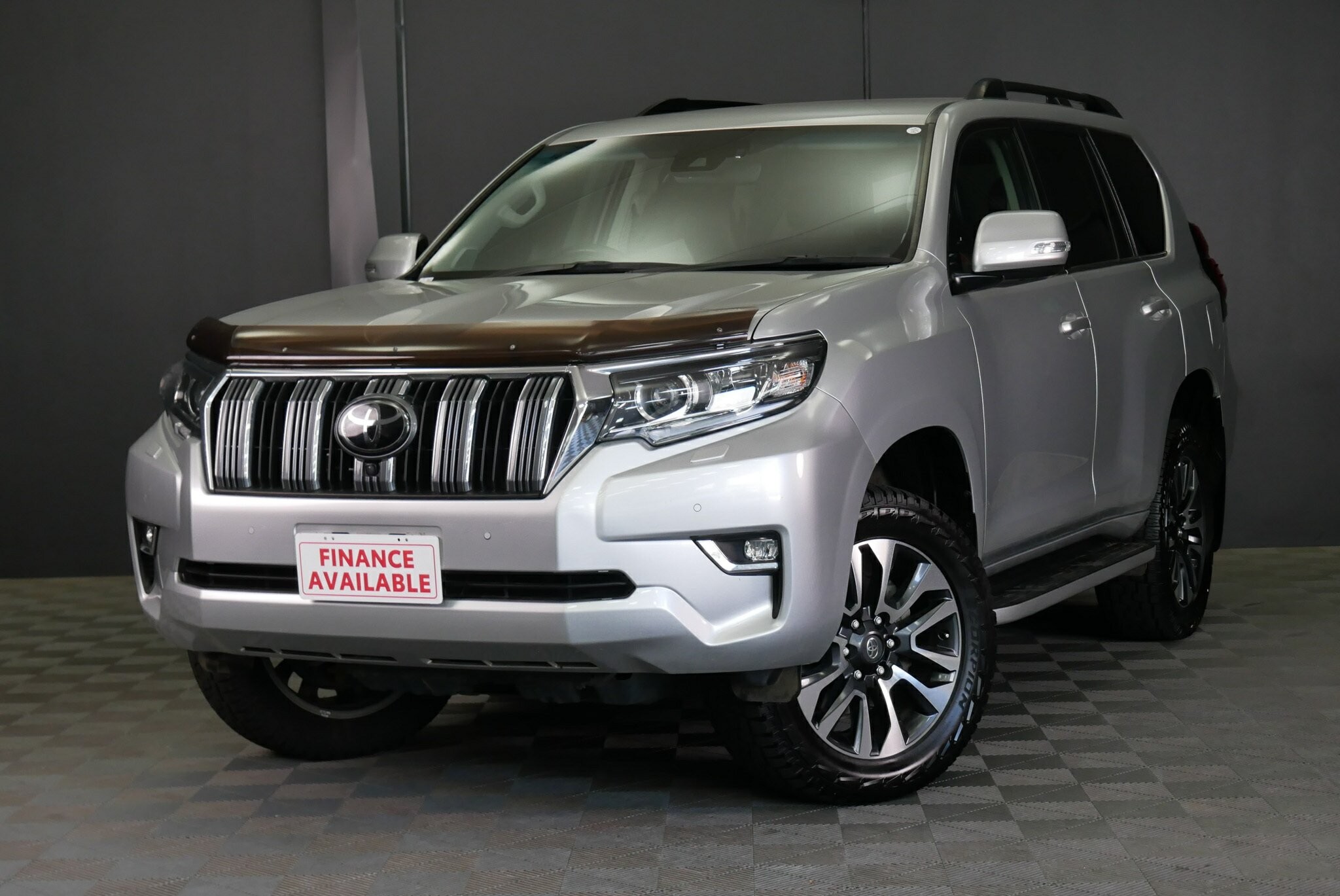 Toyota Landcruiser Prado image 2