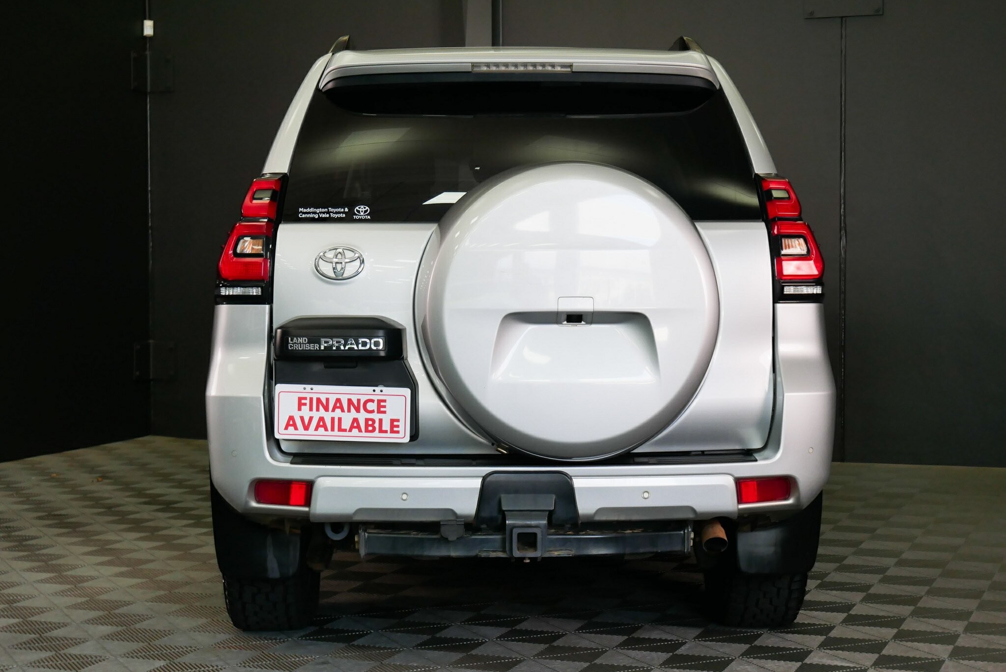 Toyota Landcruiser Prado image 4