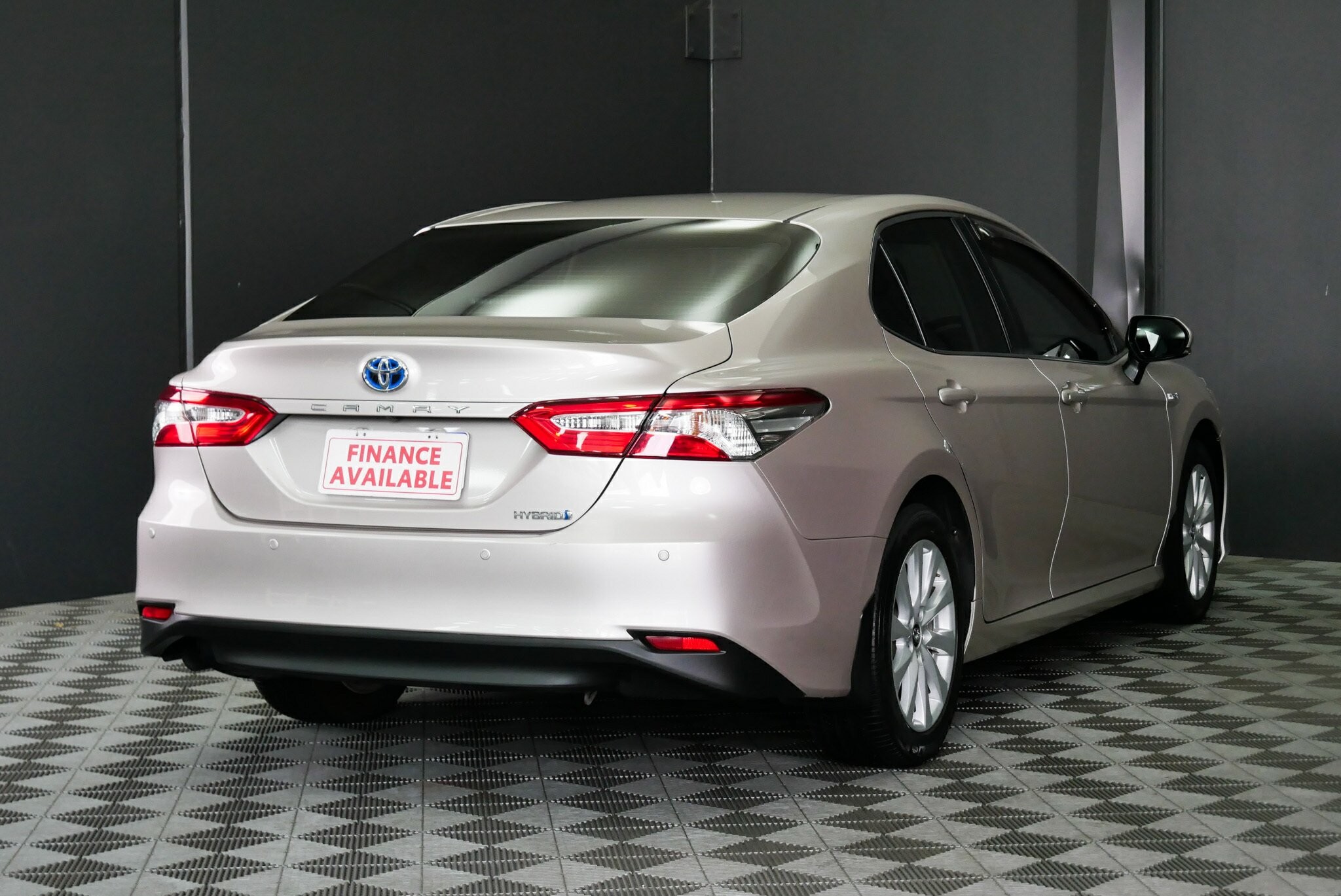 Toyota Camry image 4