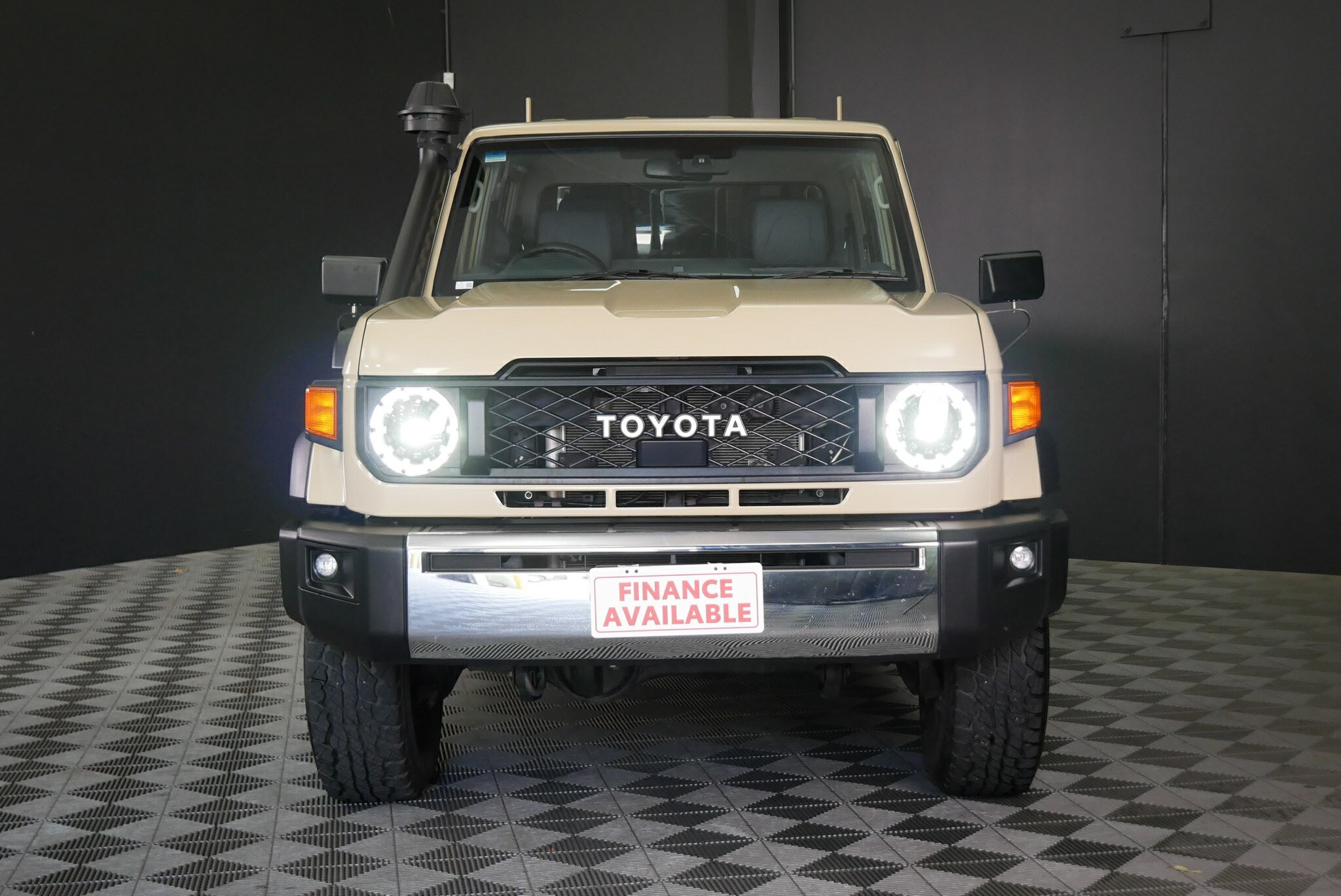 Toyota Landcruiser image 2