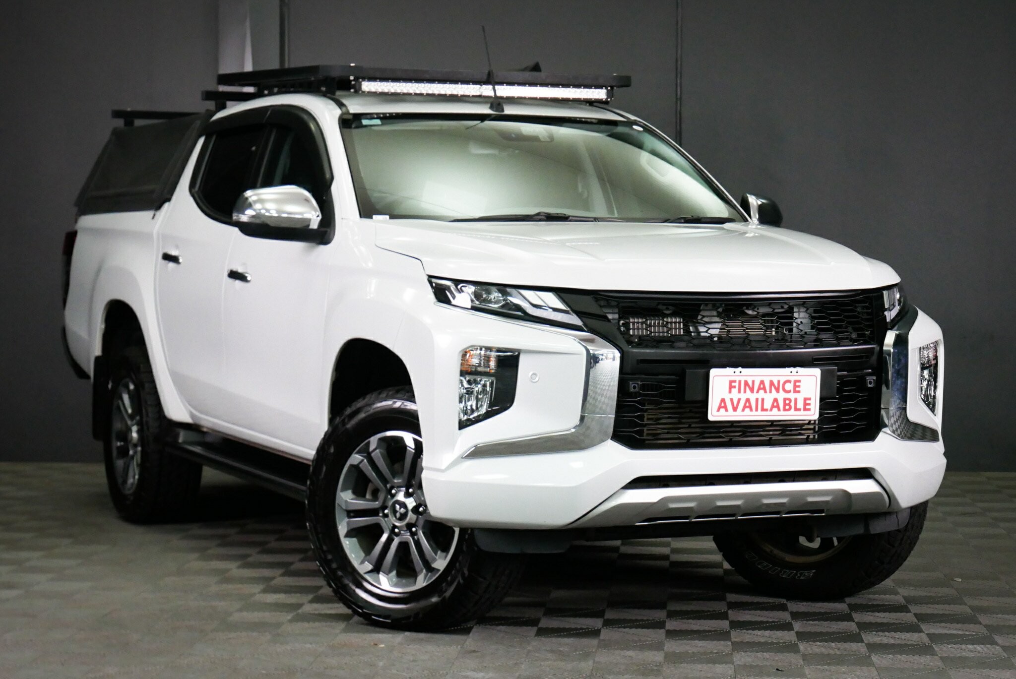 Mitsubishi Triton image 1