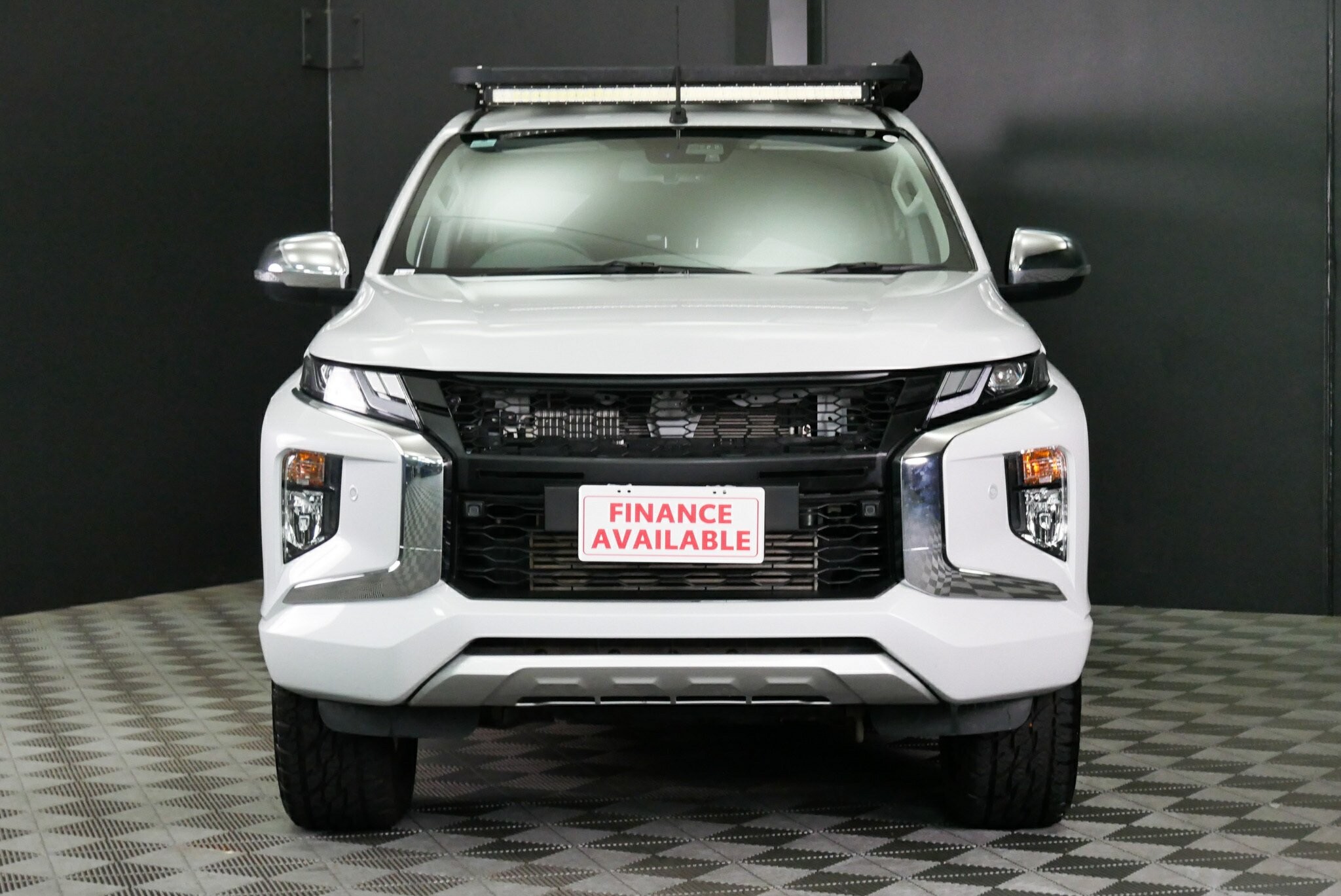 Mitsubishi Triton image 2