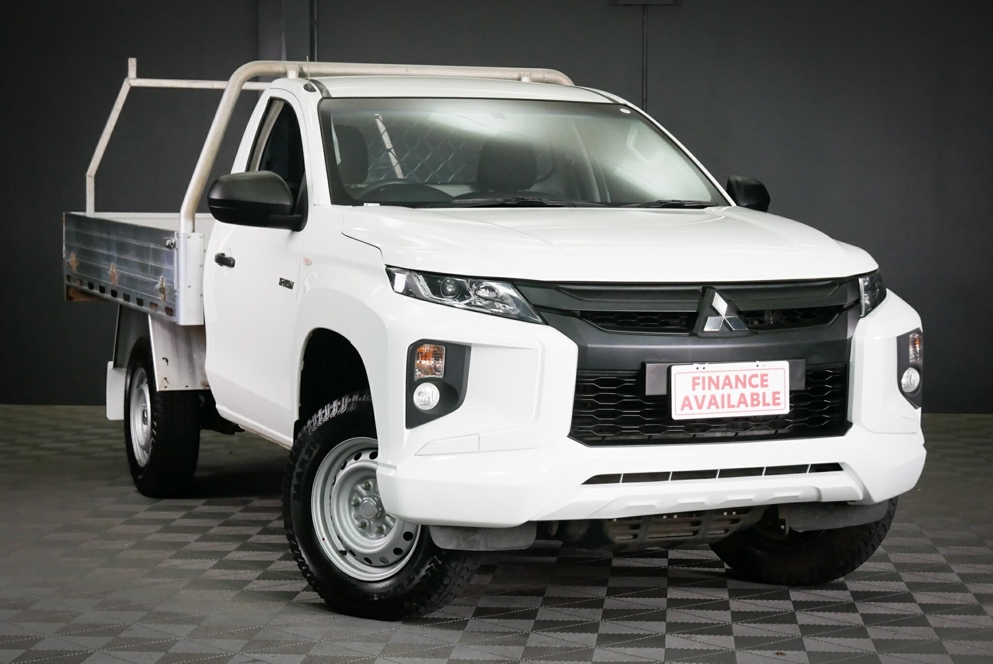 Mitsubishi Triton image 1