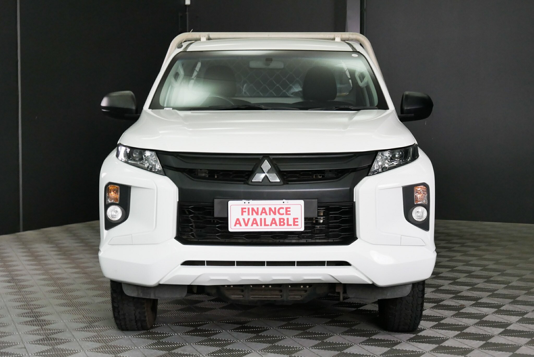 Mitsubishi Triton image 2