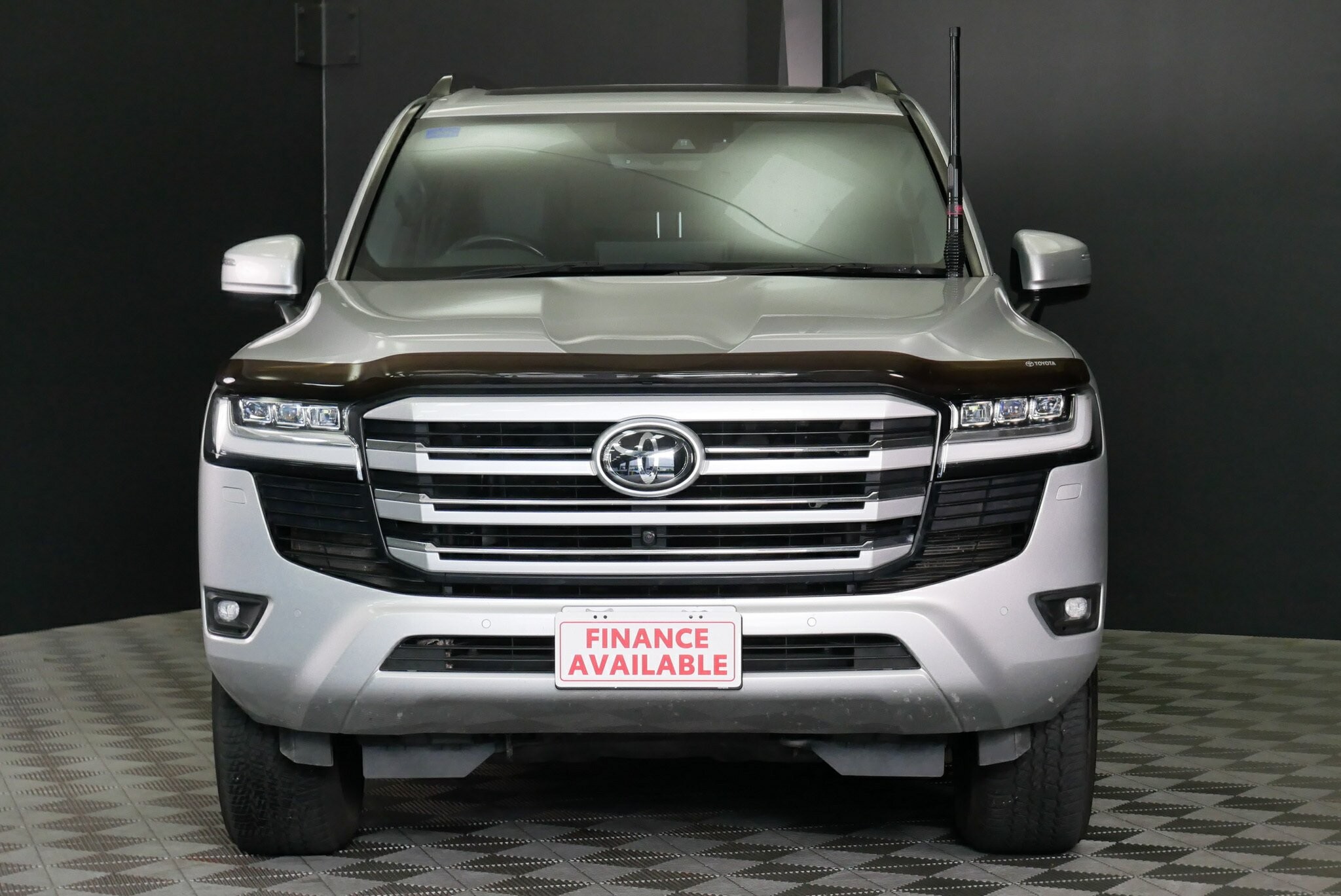 Toyota Landcruiser image 2