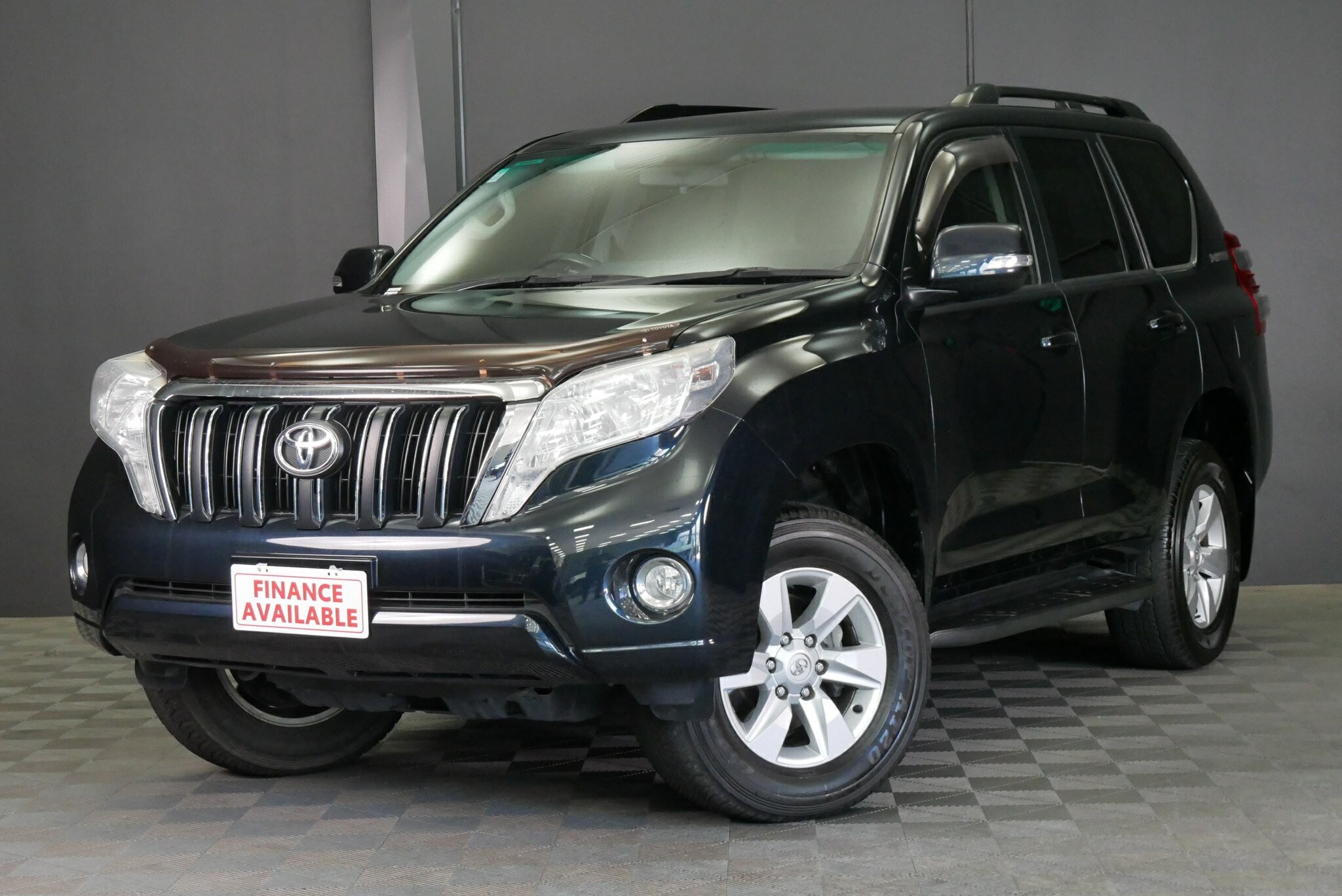 Toyota Landcruiser Prado image 3