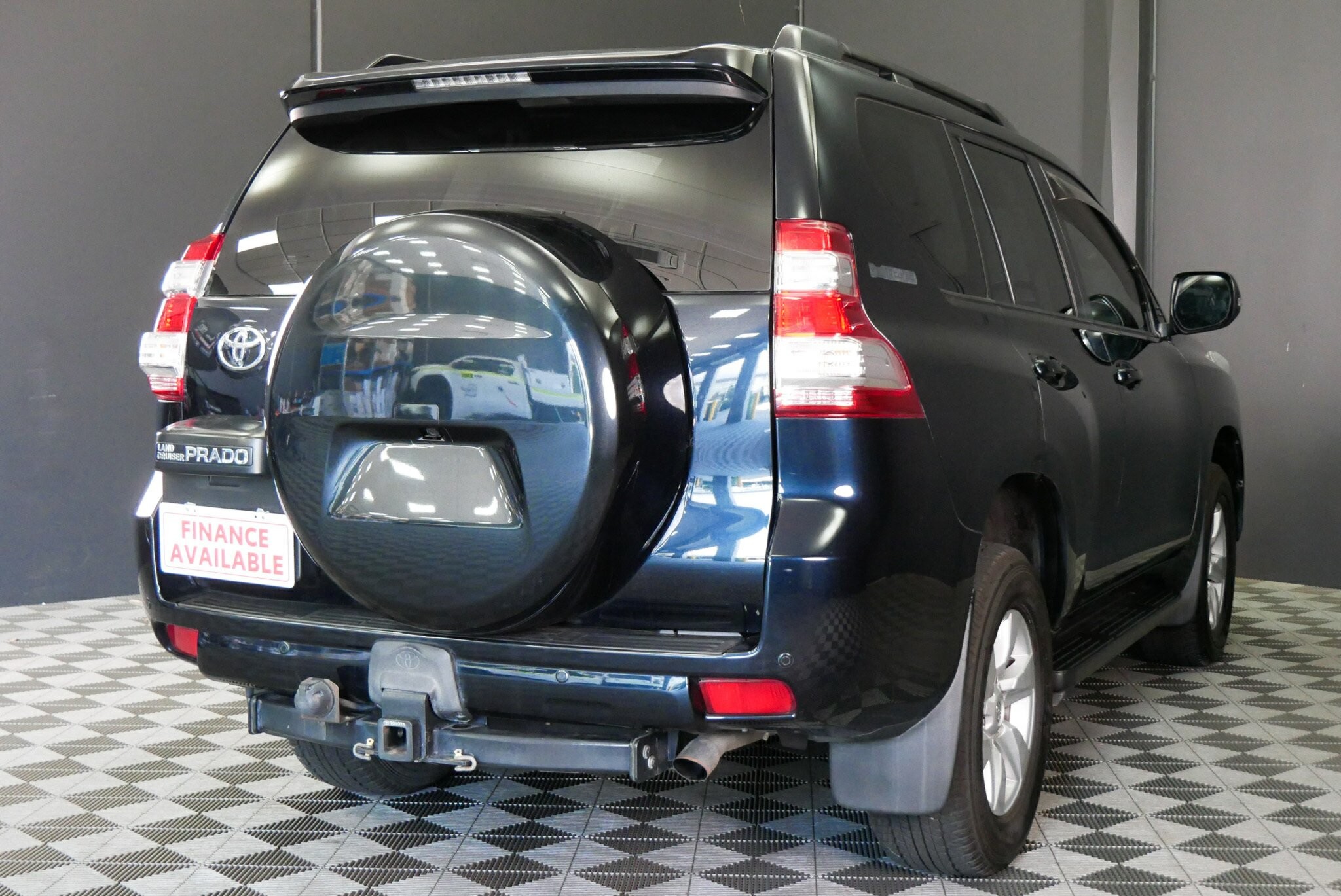 Toyota Landcruiser Prado image 4