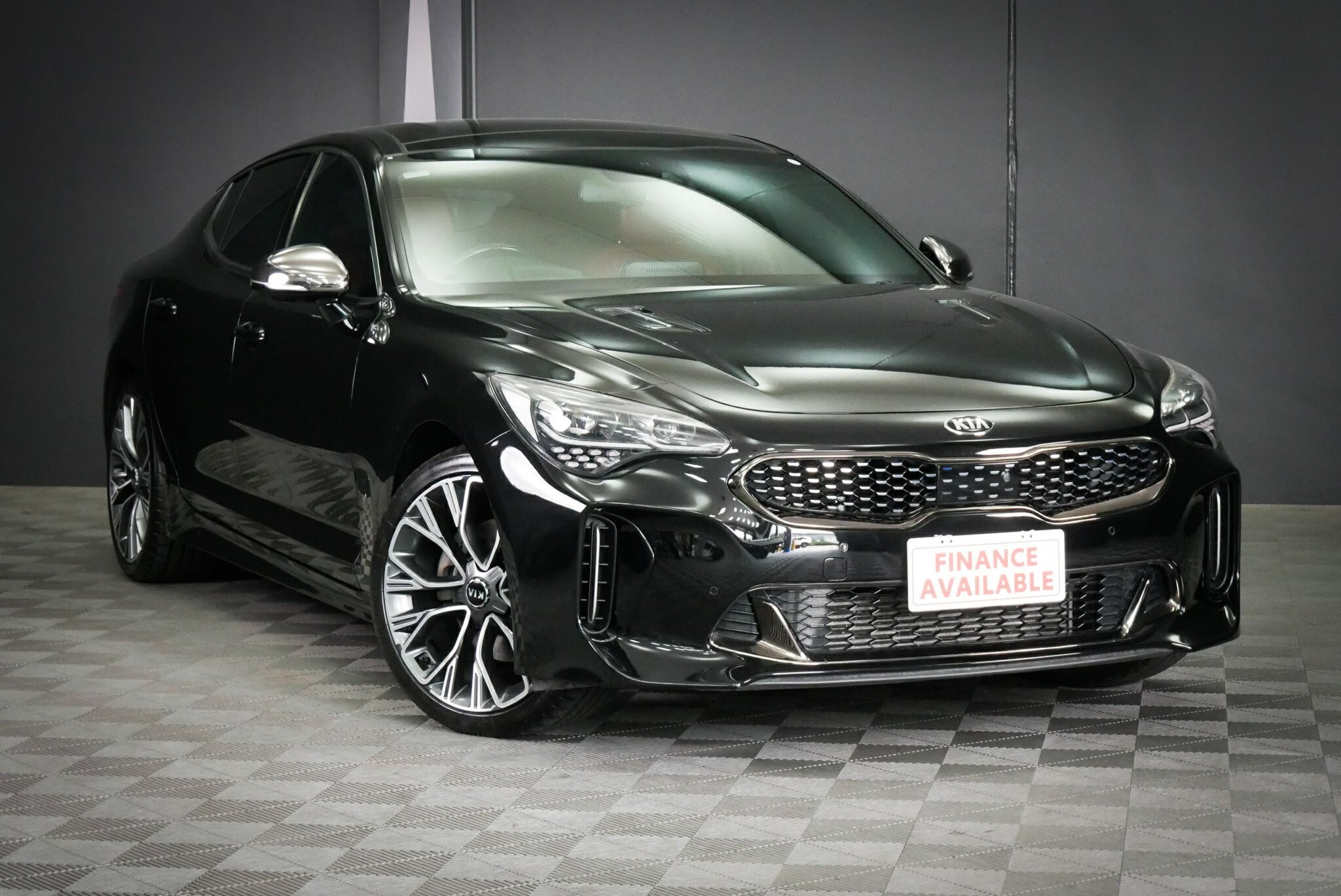 Kia Stinger image 1