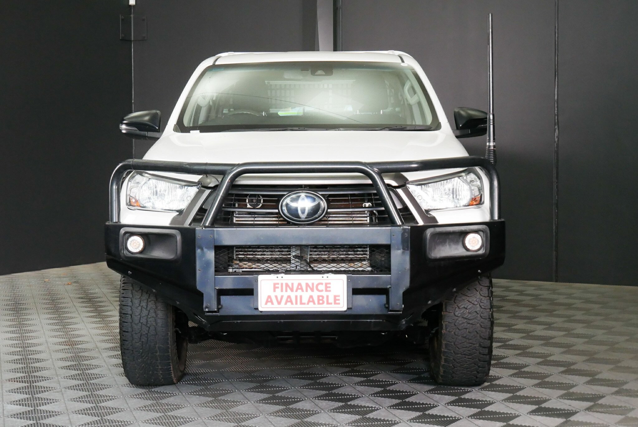 Toyota Hilux image 2