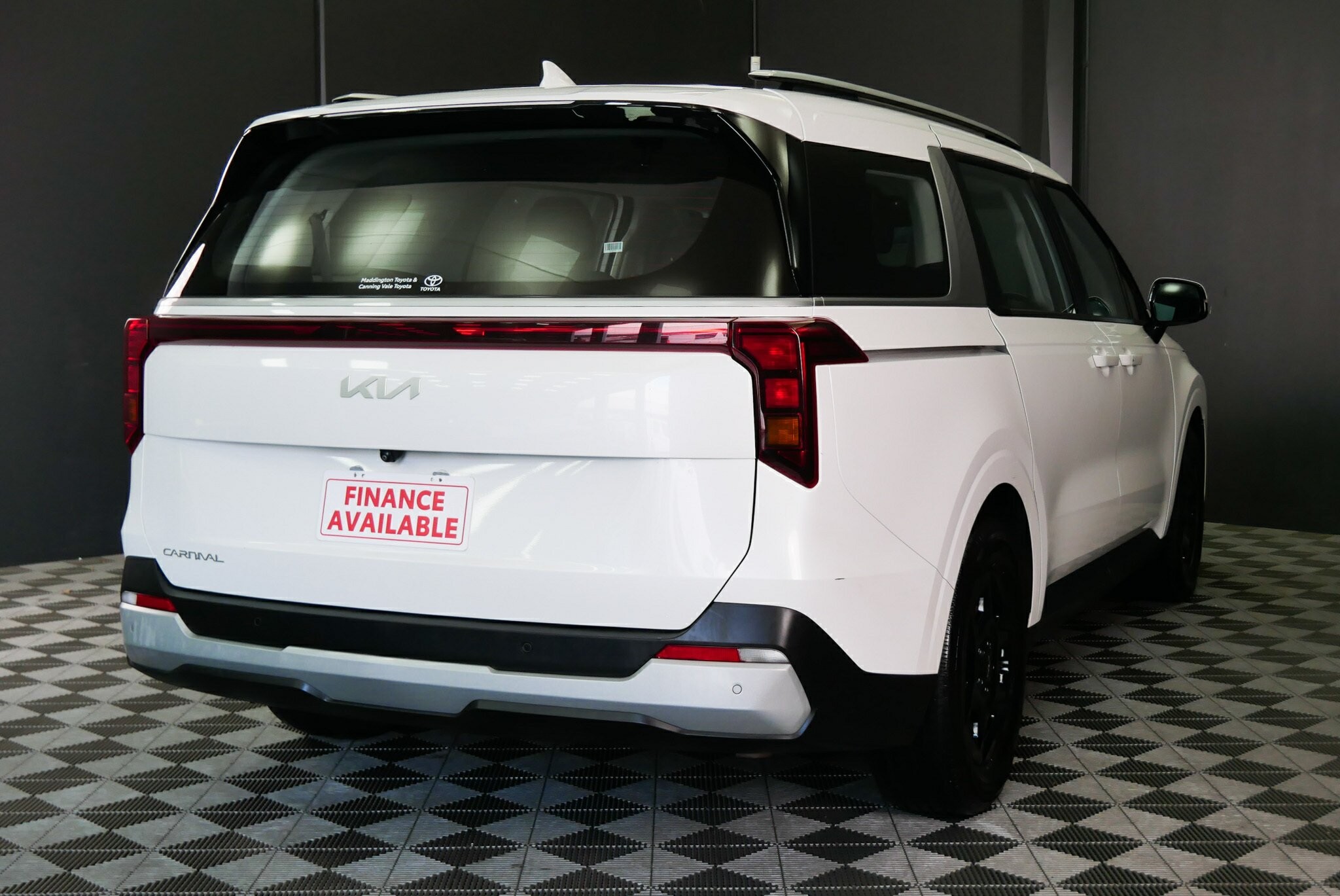 Kia Carnival image 4