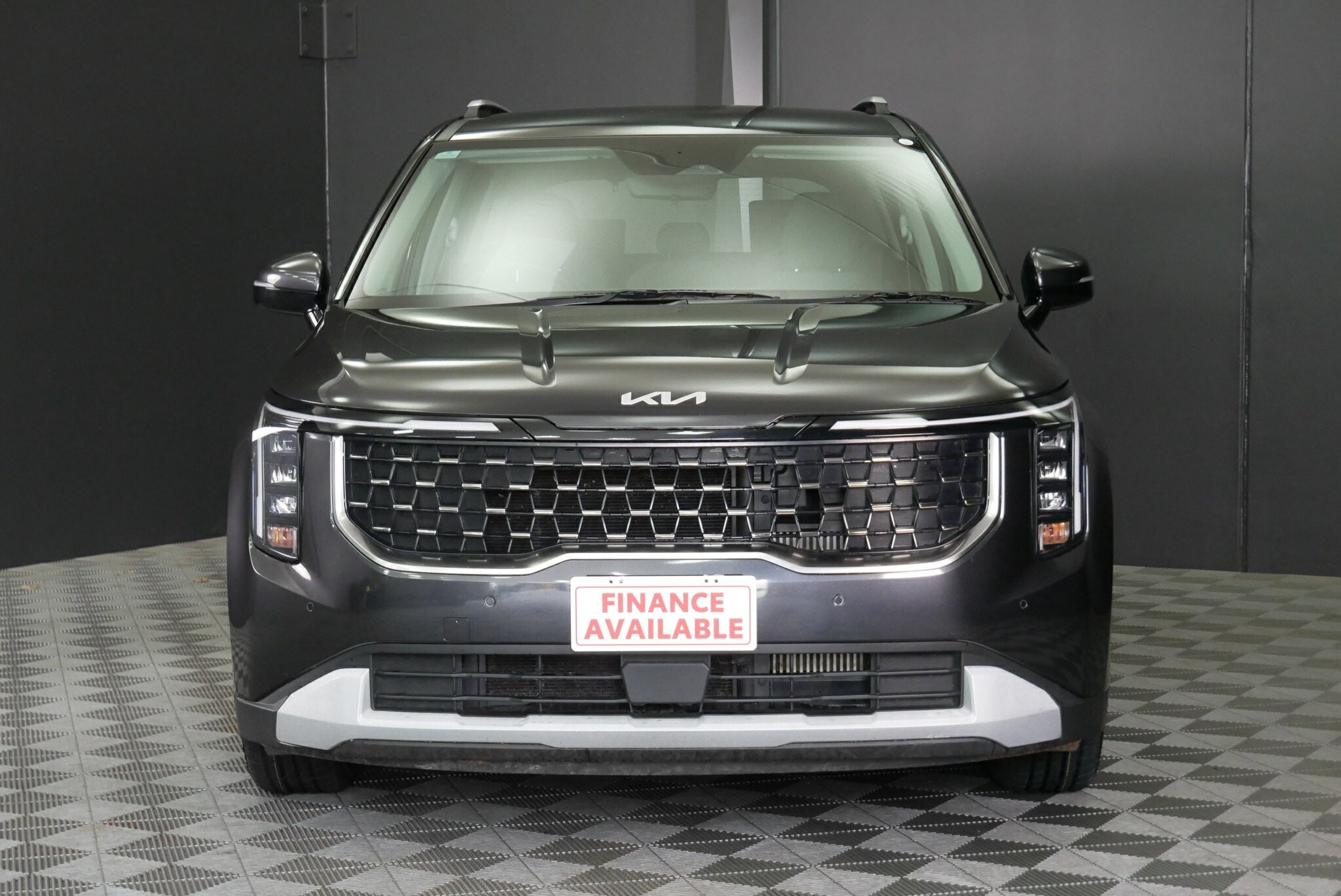 Kia Carnival image 2