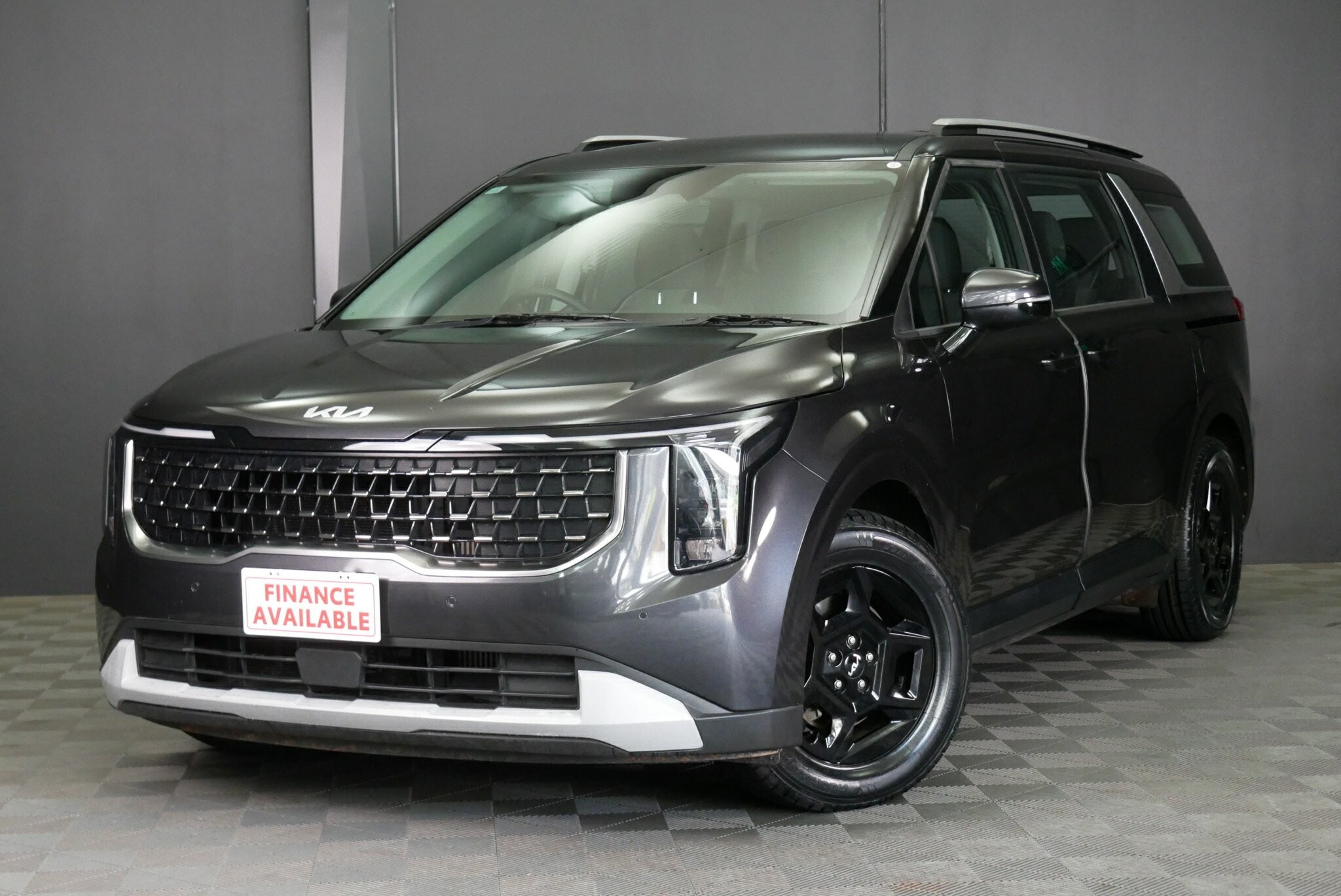 Kia Carnival image 3