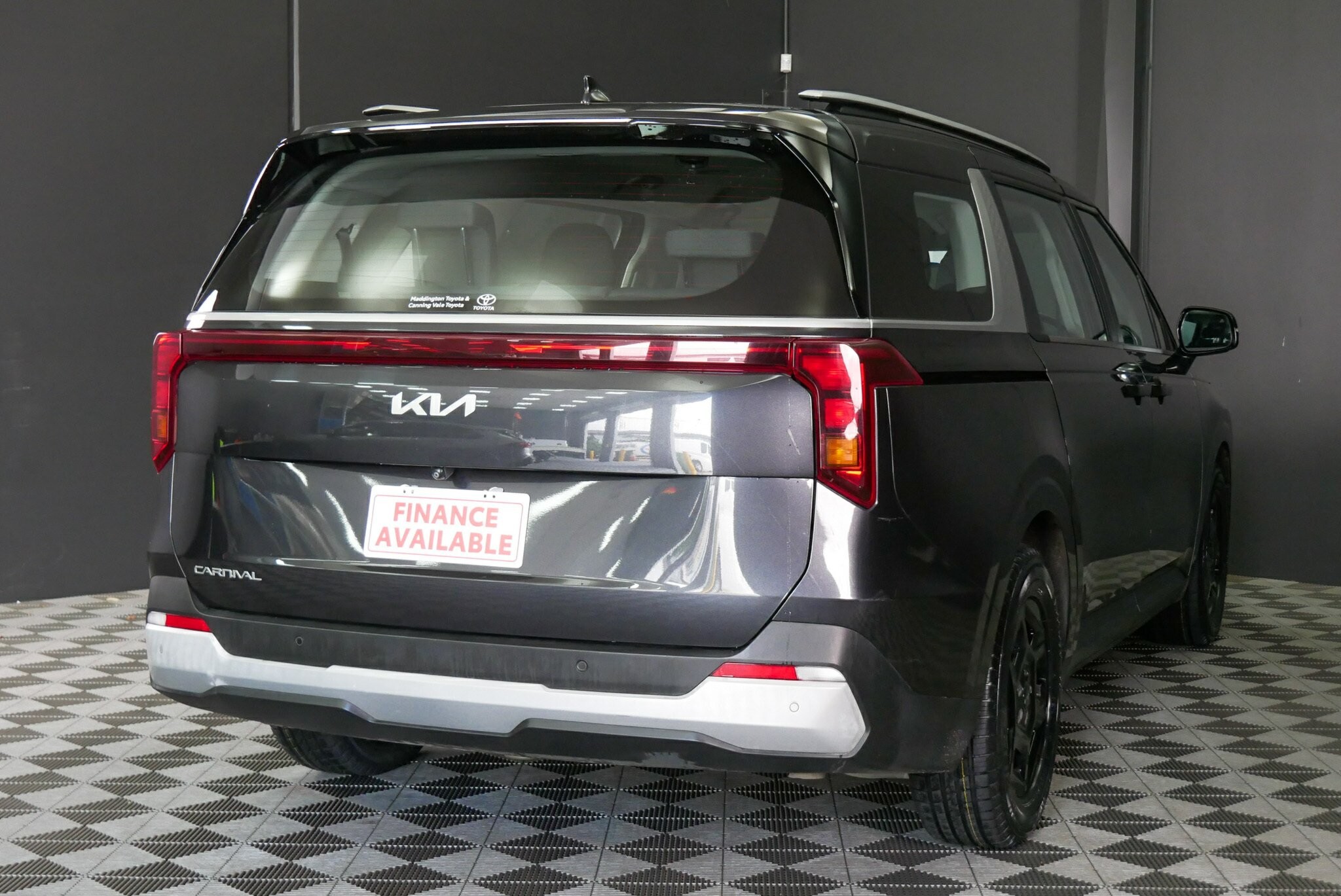 Kia Carnival image 4
