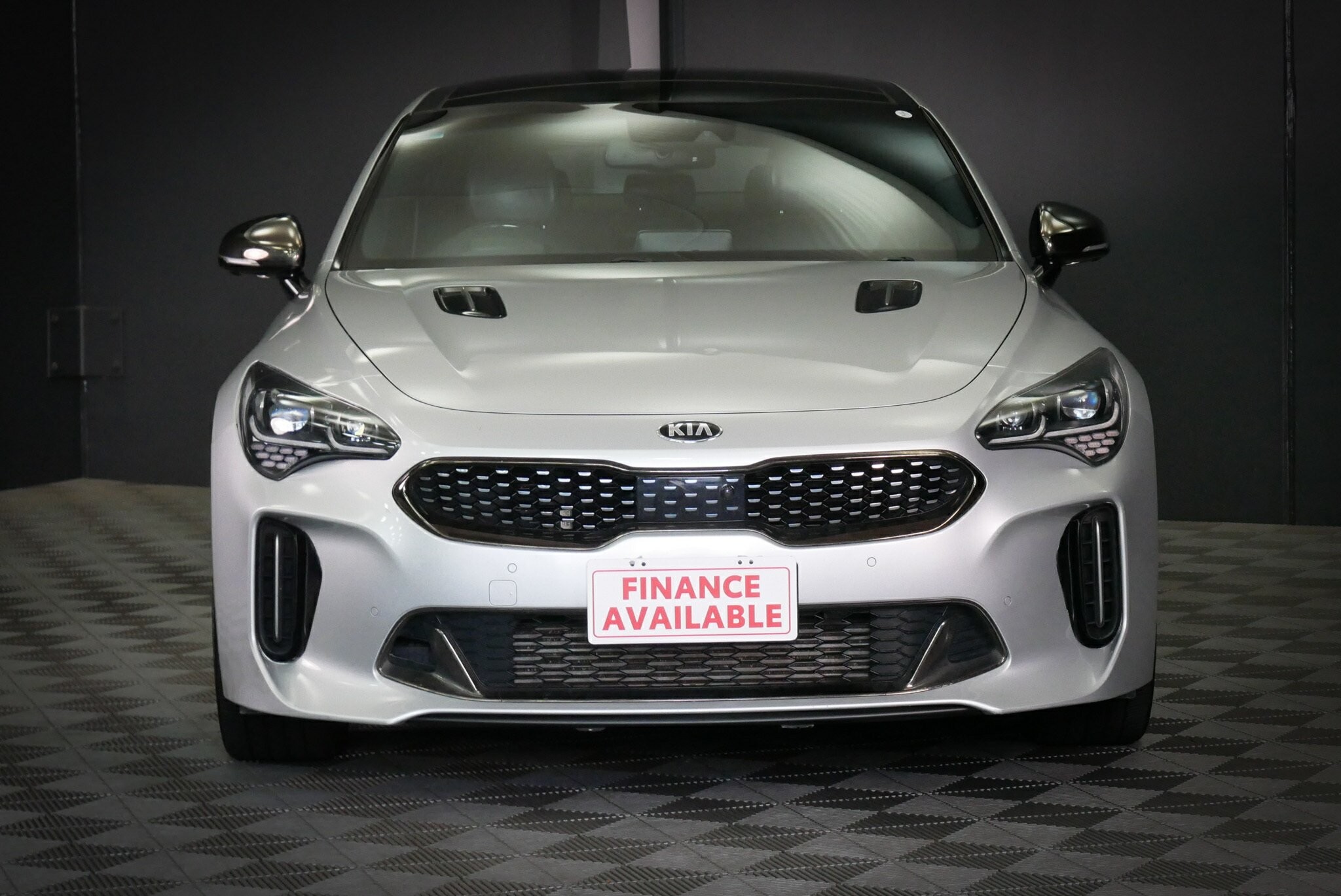 Kia Stinger image 2