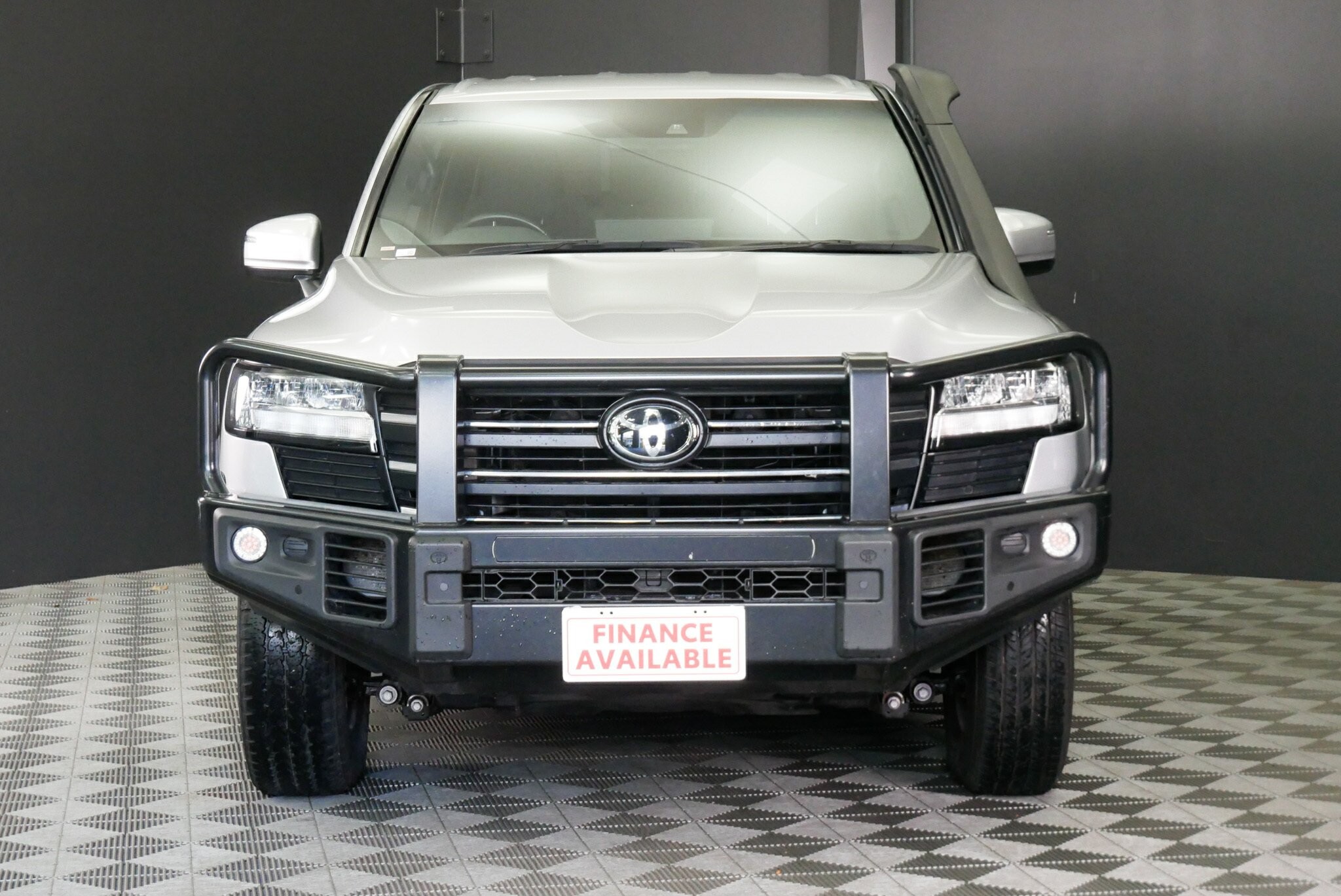 Toyota Landcruiser image 2