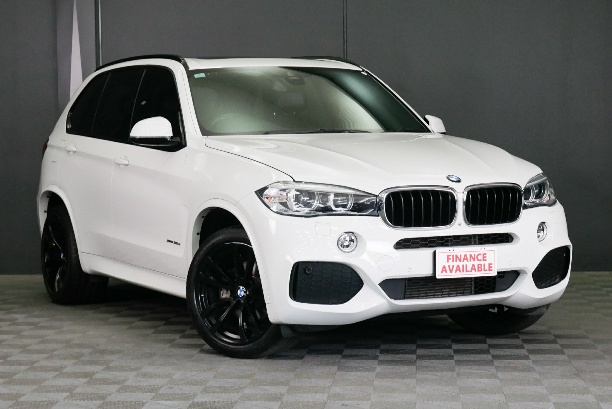 BMW X5 image 1