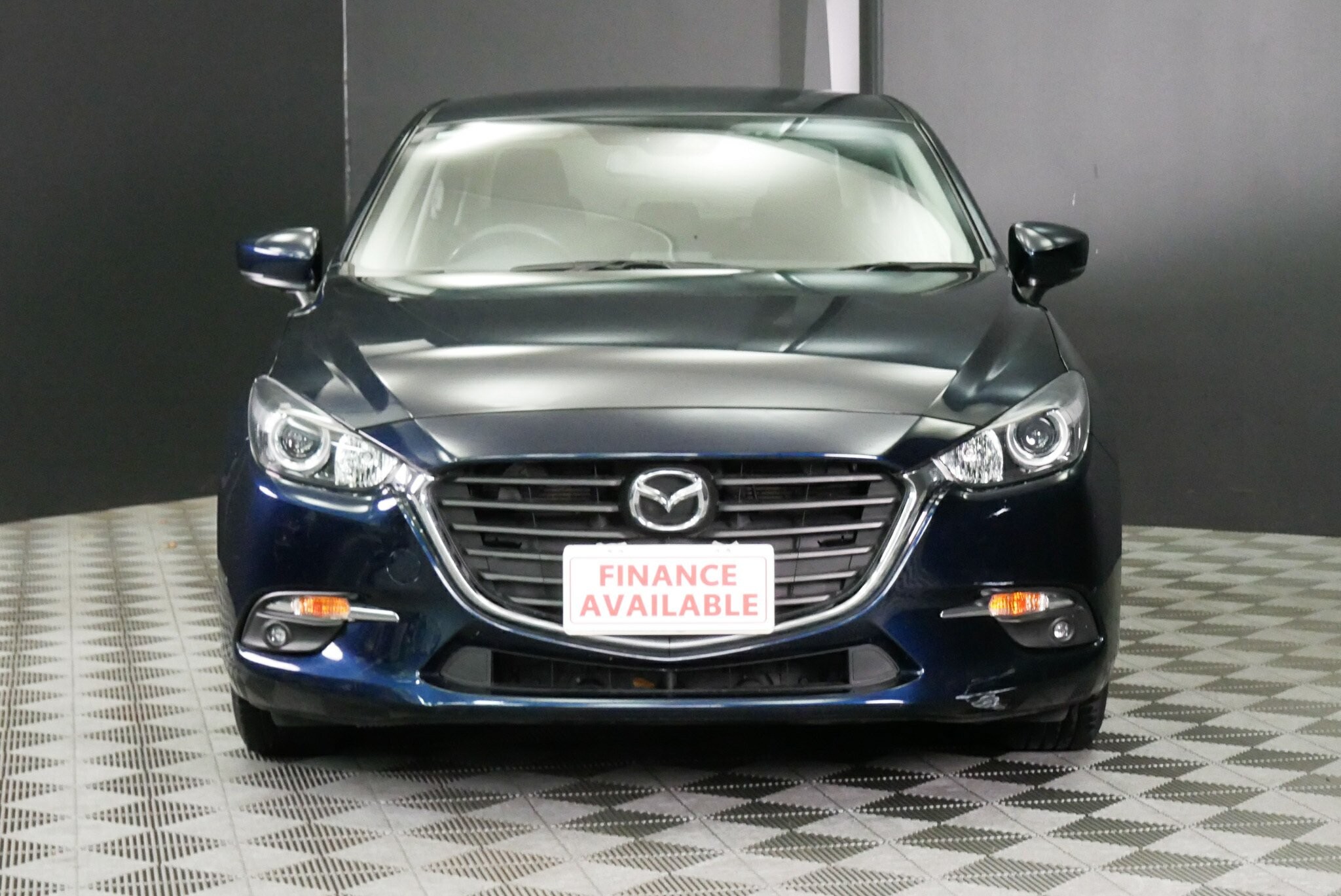 Mazda 3 image 2