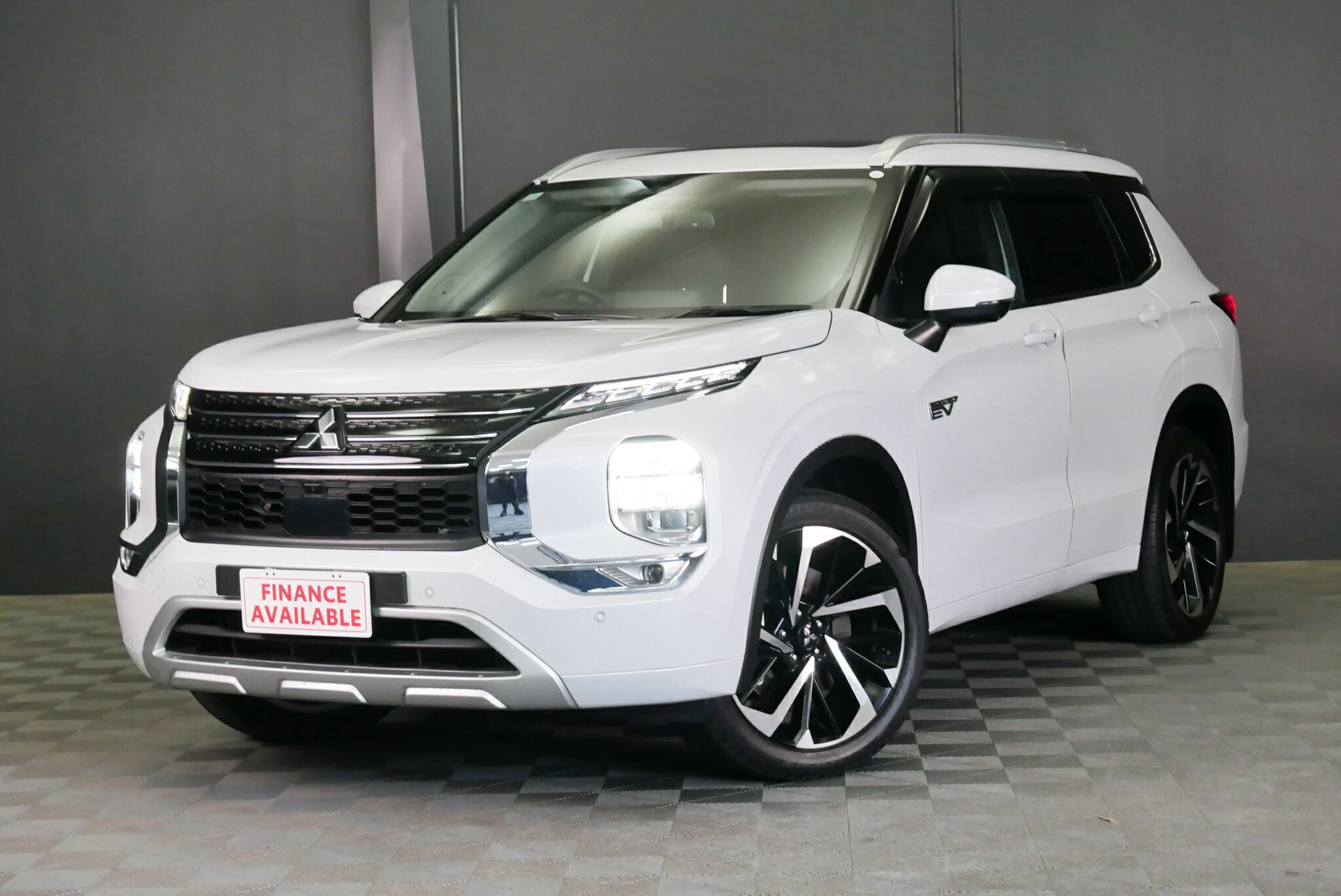 Mitsubishi Outlander image 3