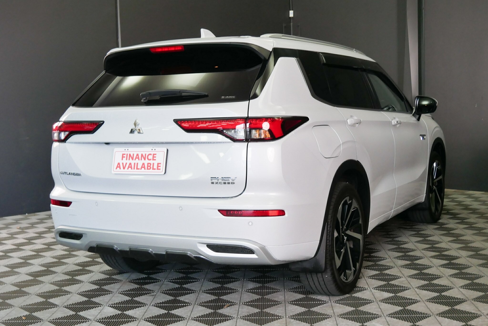 Mitsubishi Outlander image 4