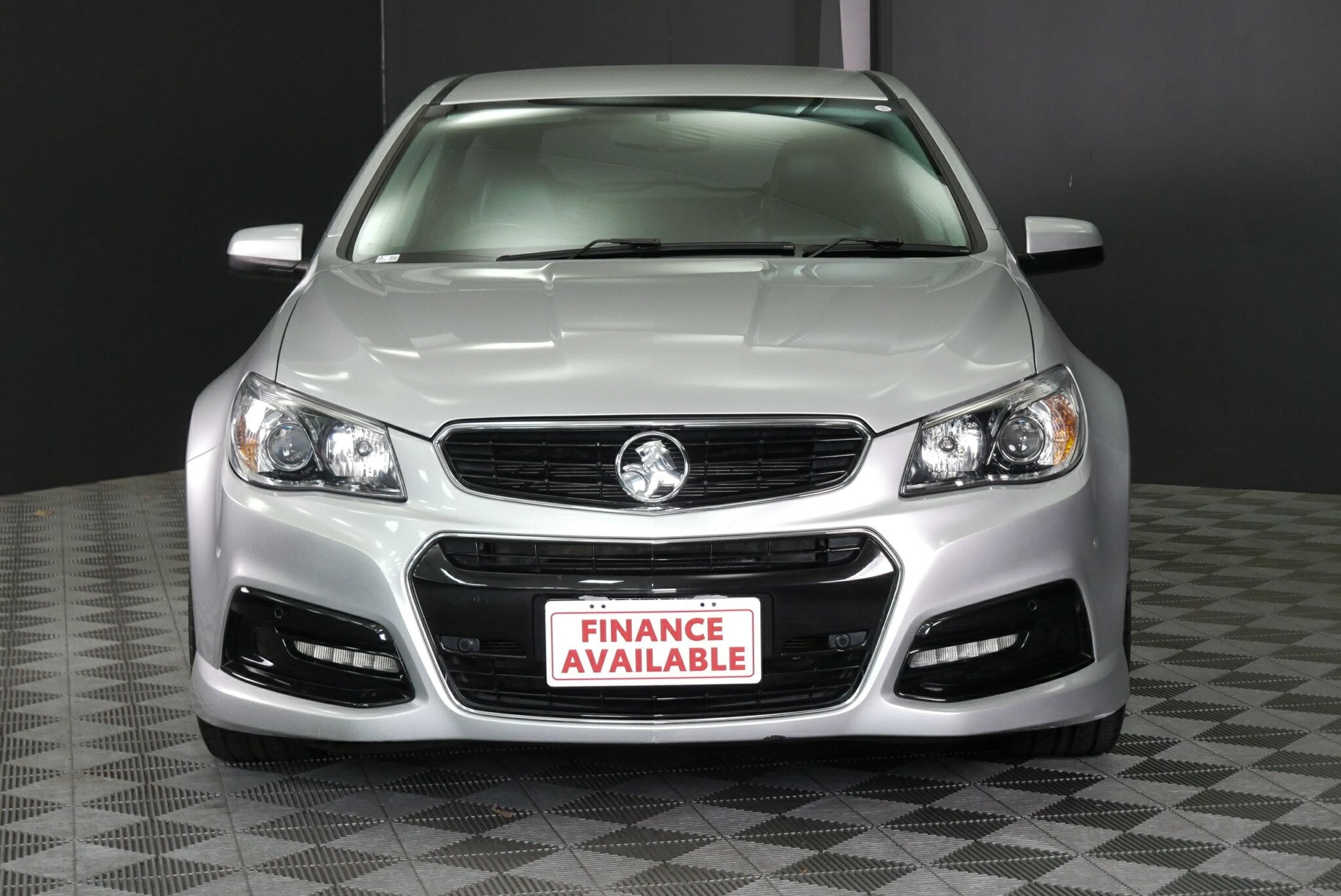 Holden Commodore image 2