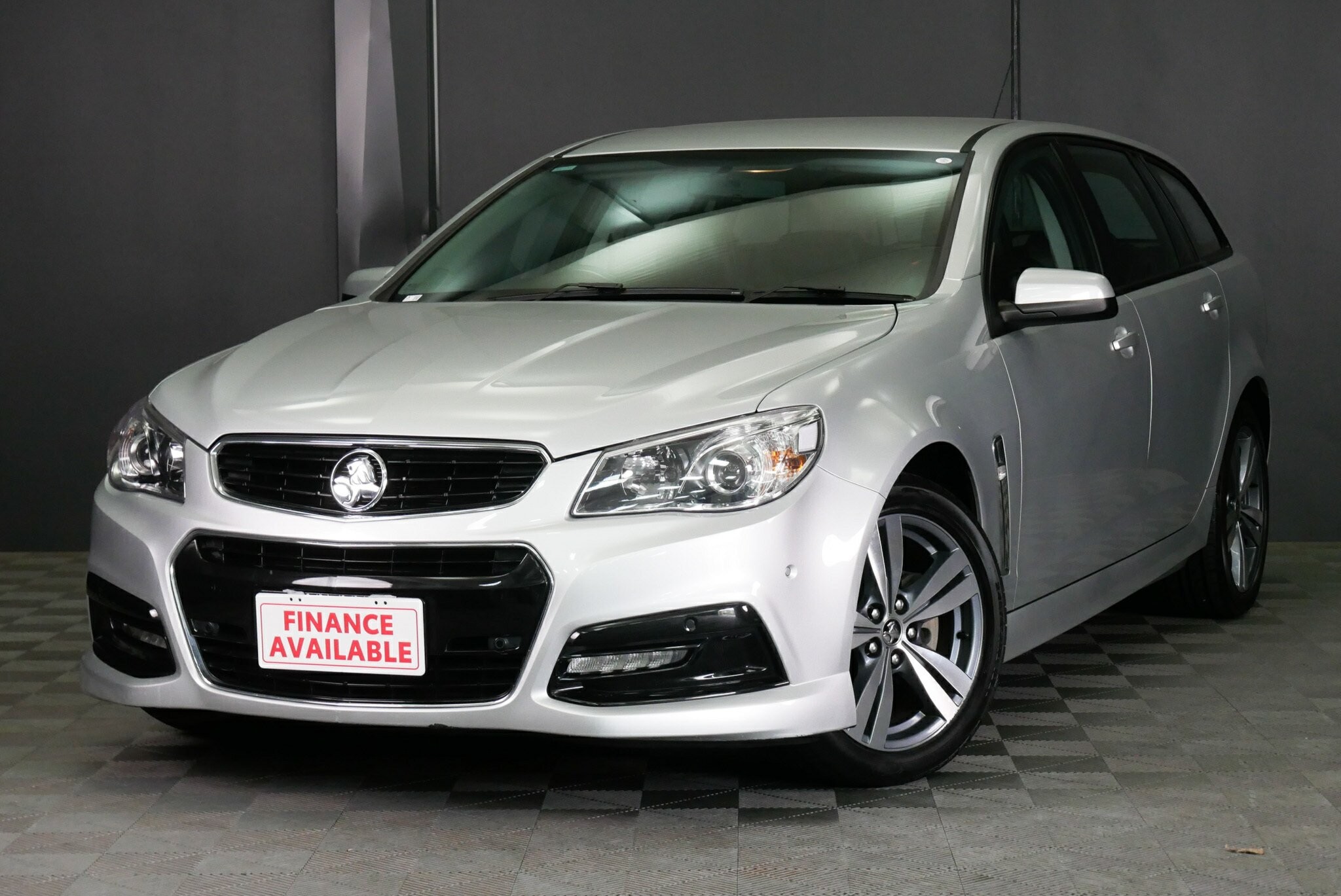 Holden Commodore image 3