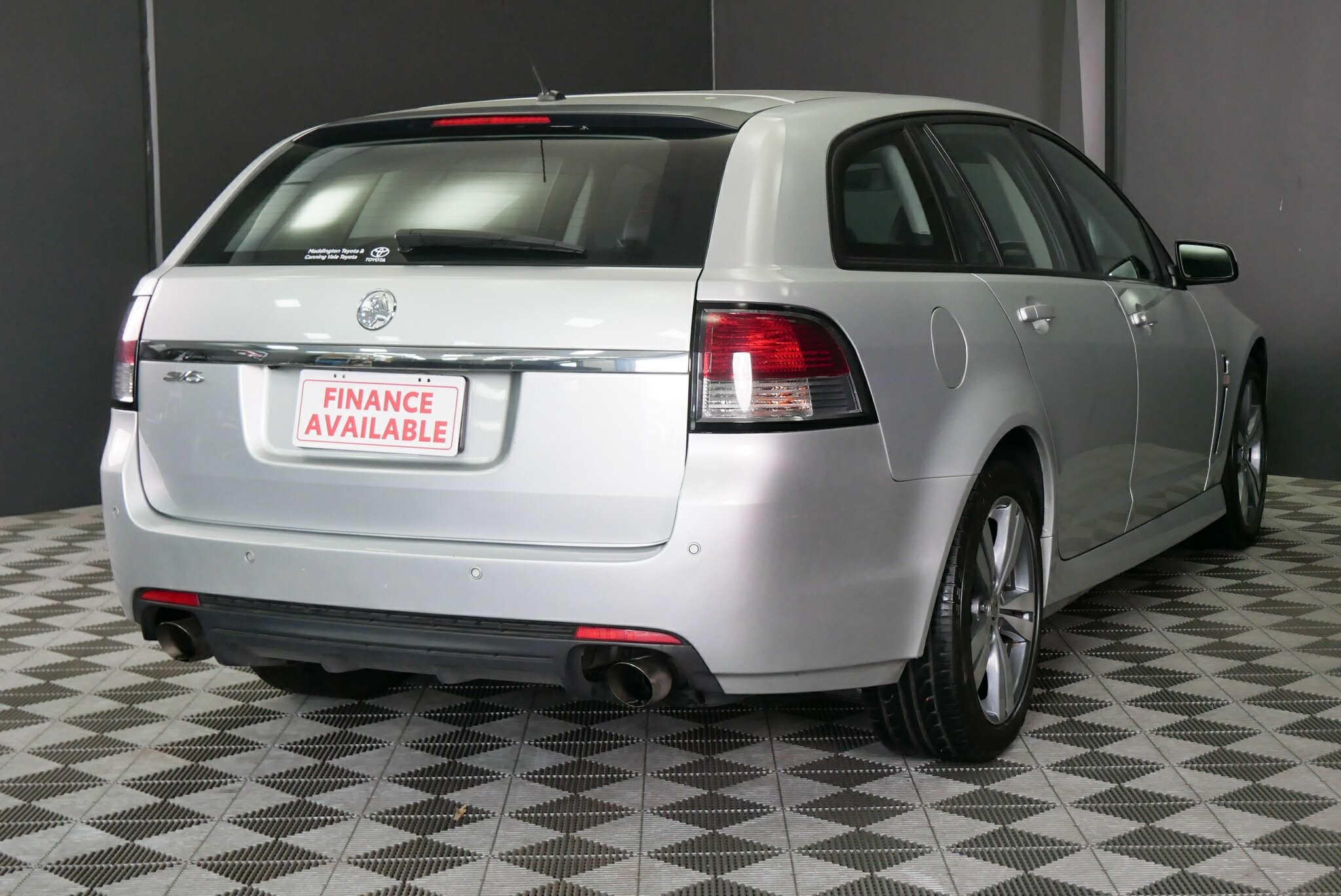 Holden Commodore image 4