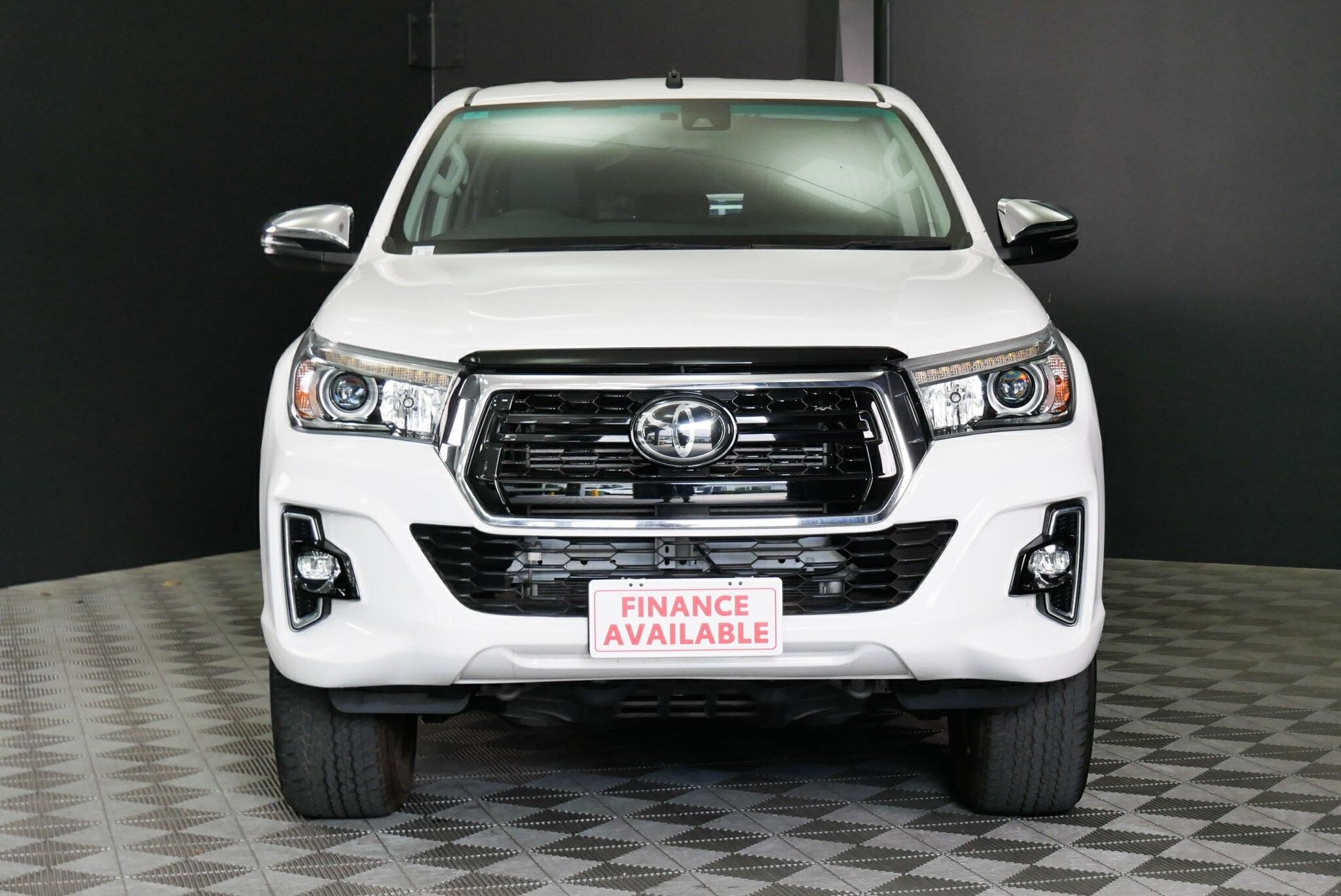Toyota Hilux image 2