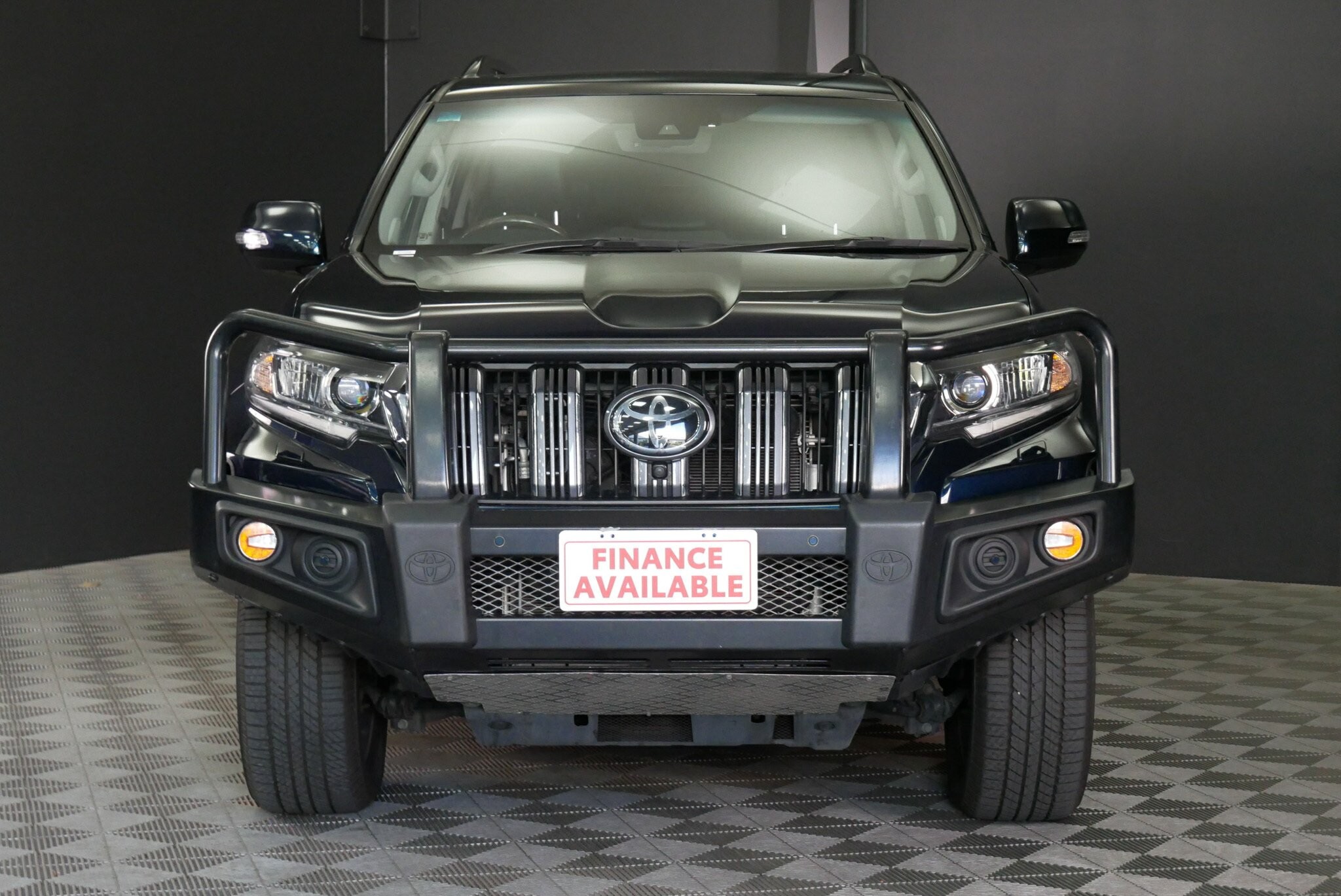 Toyota Landcruiser Prado image 2