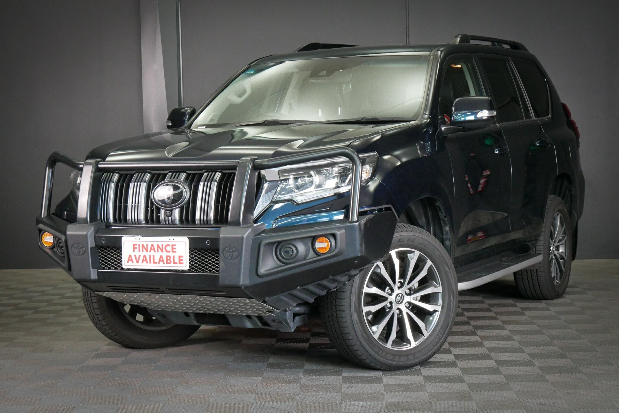 Toyota Landcruiser Prado image 3