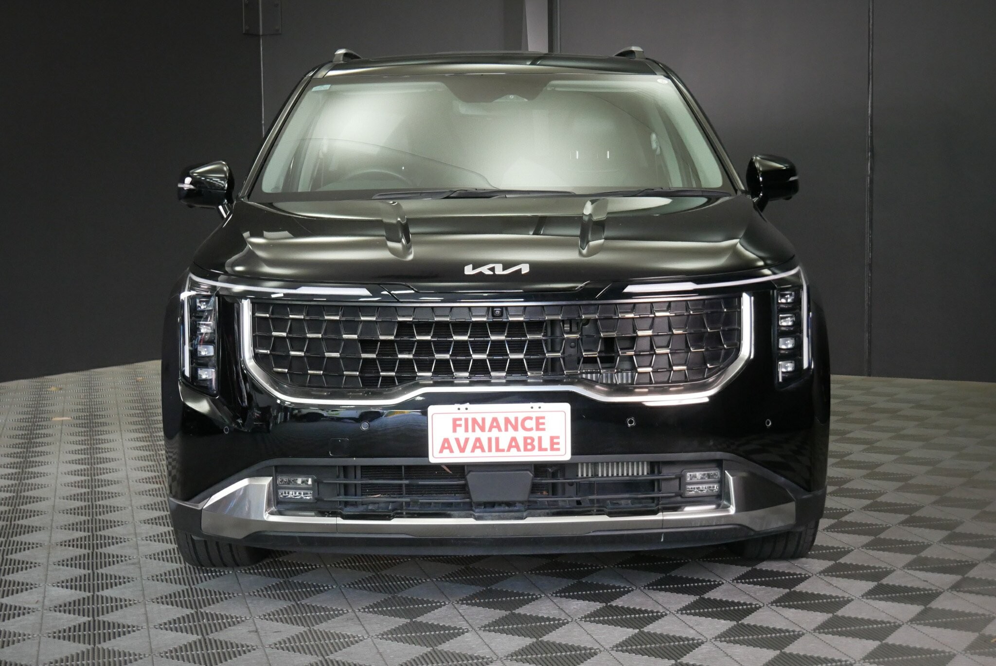 Kia Carnival image 2