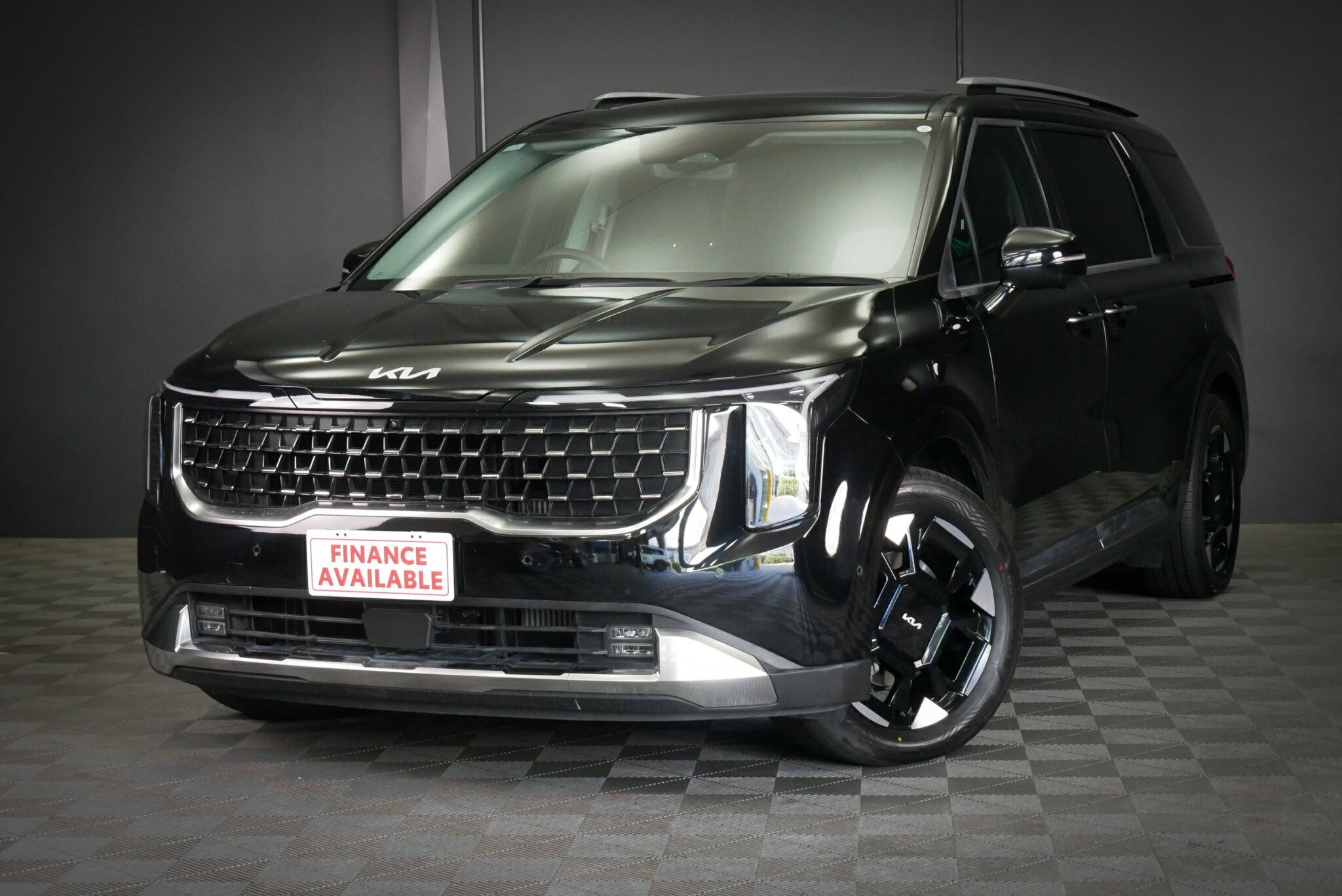 Kia Carnival image 3