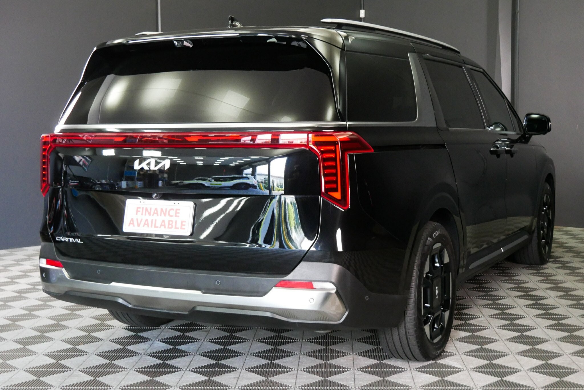 Kia Carnival image 4