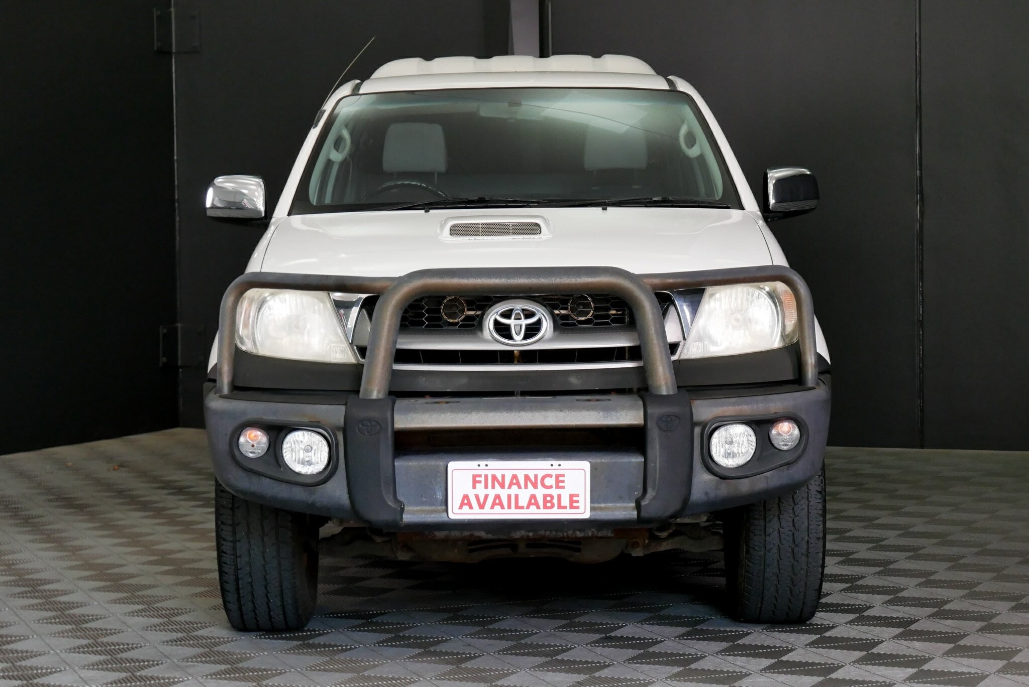 Toyota Hilux image 2