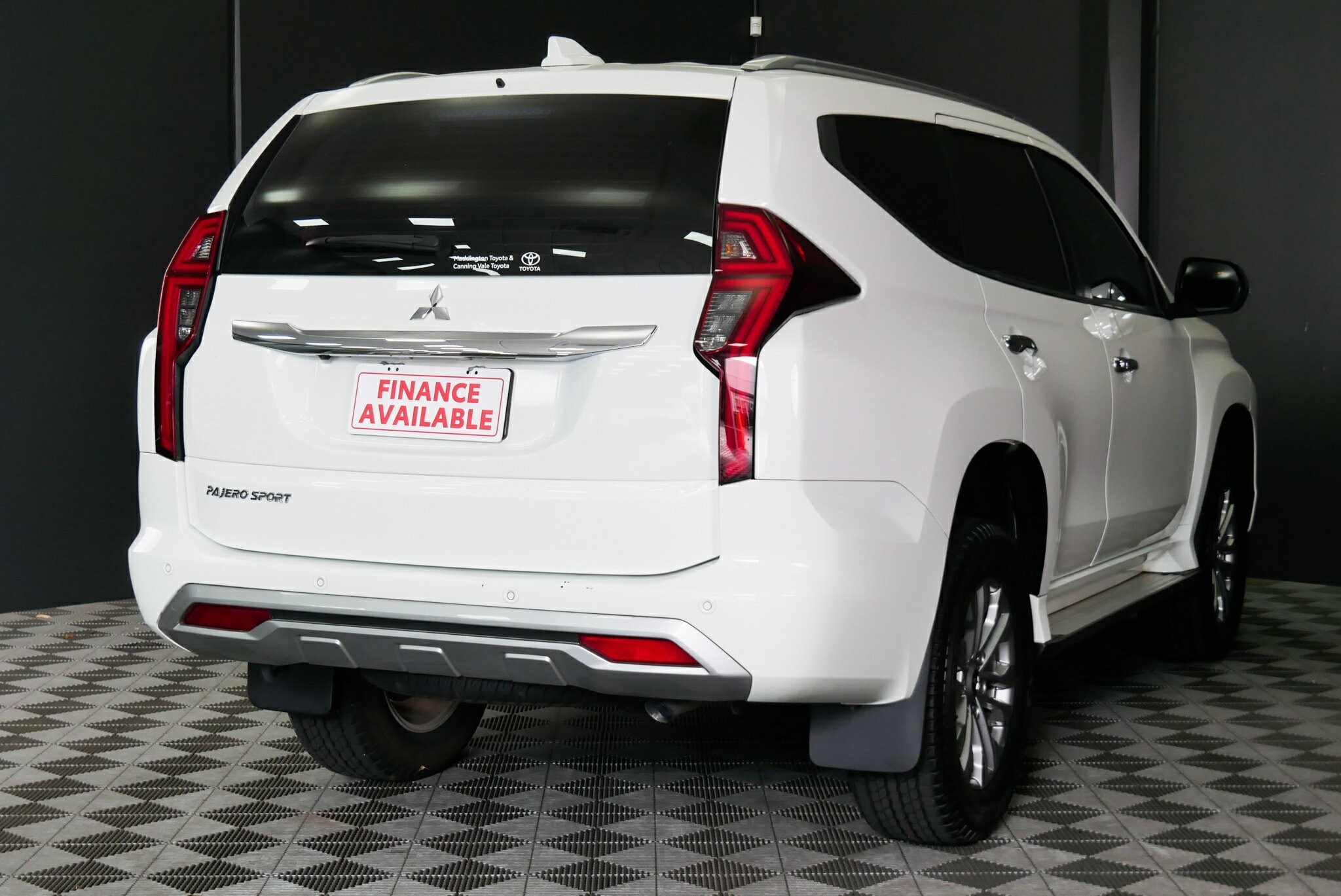 Mitsubishi Pajero Sport image 4