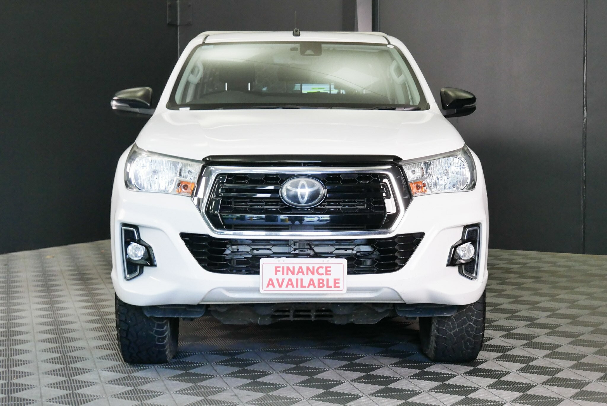 Toyota Hilux image 2