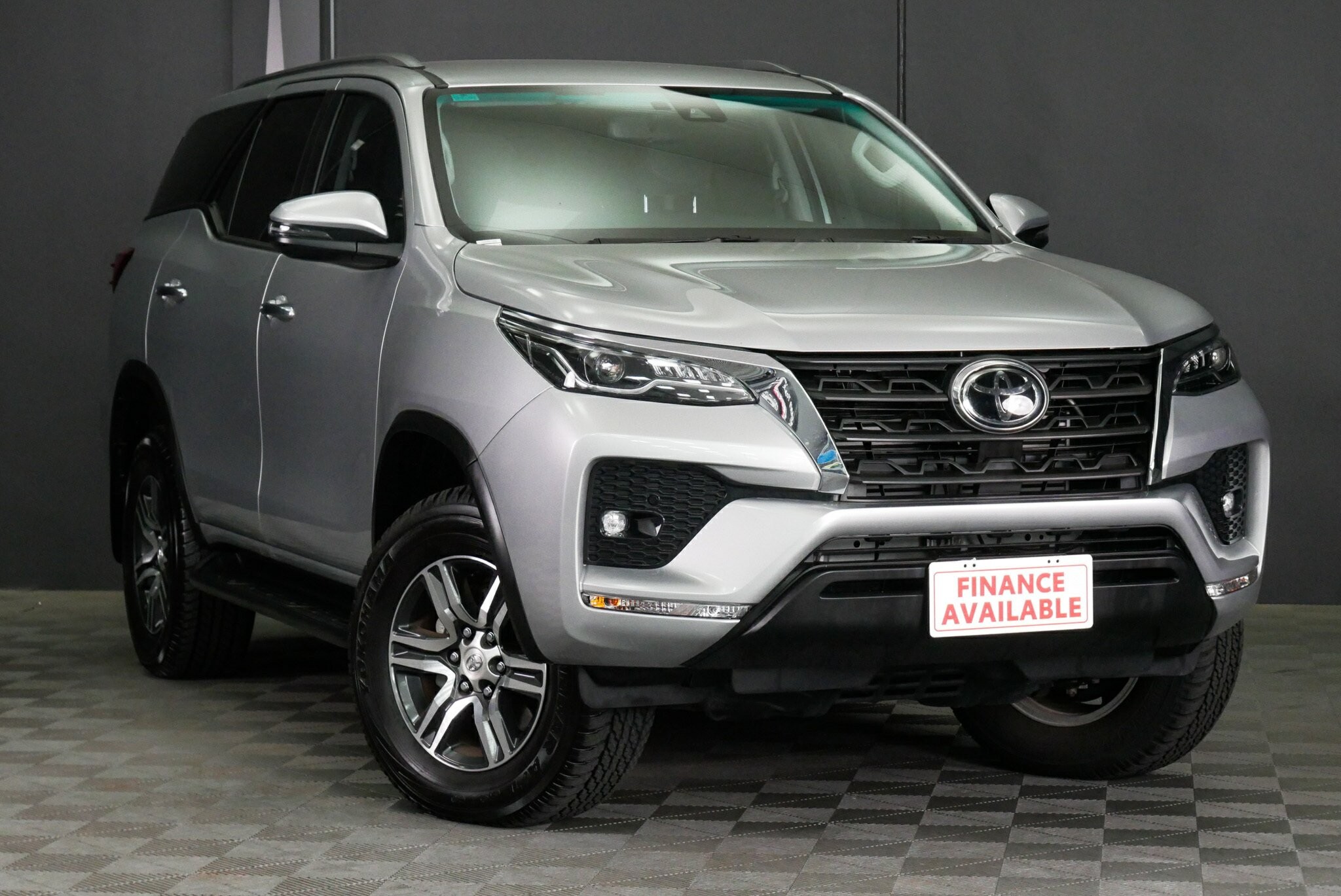 Toyota Fortuner image 1