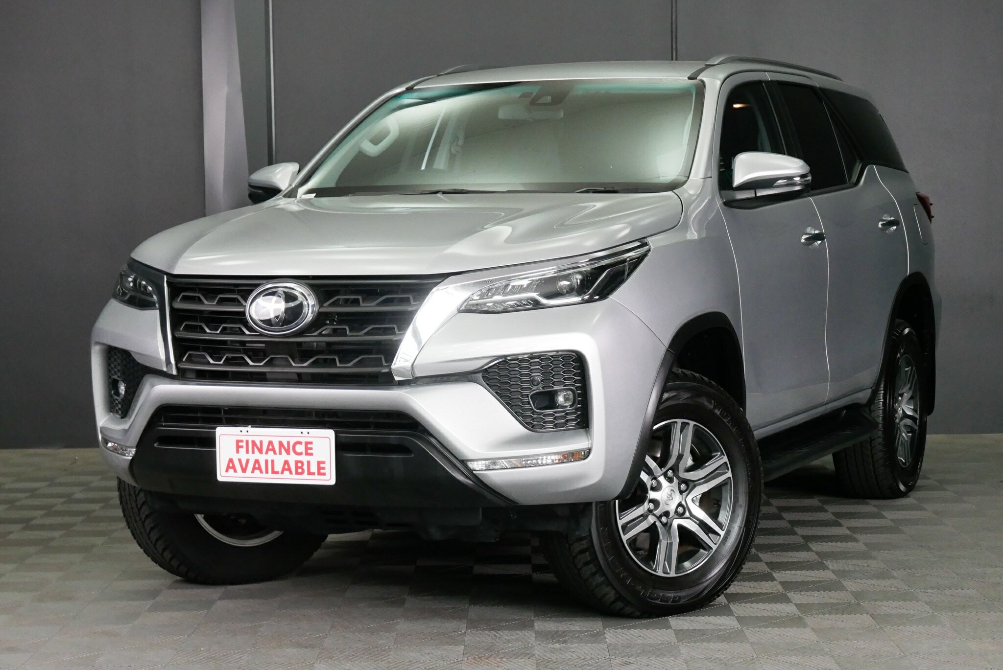 Toyota Fortuner image 3