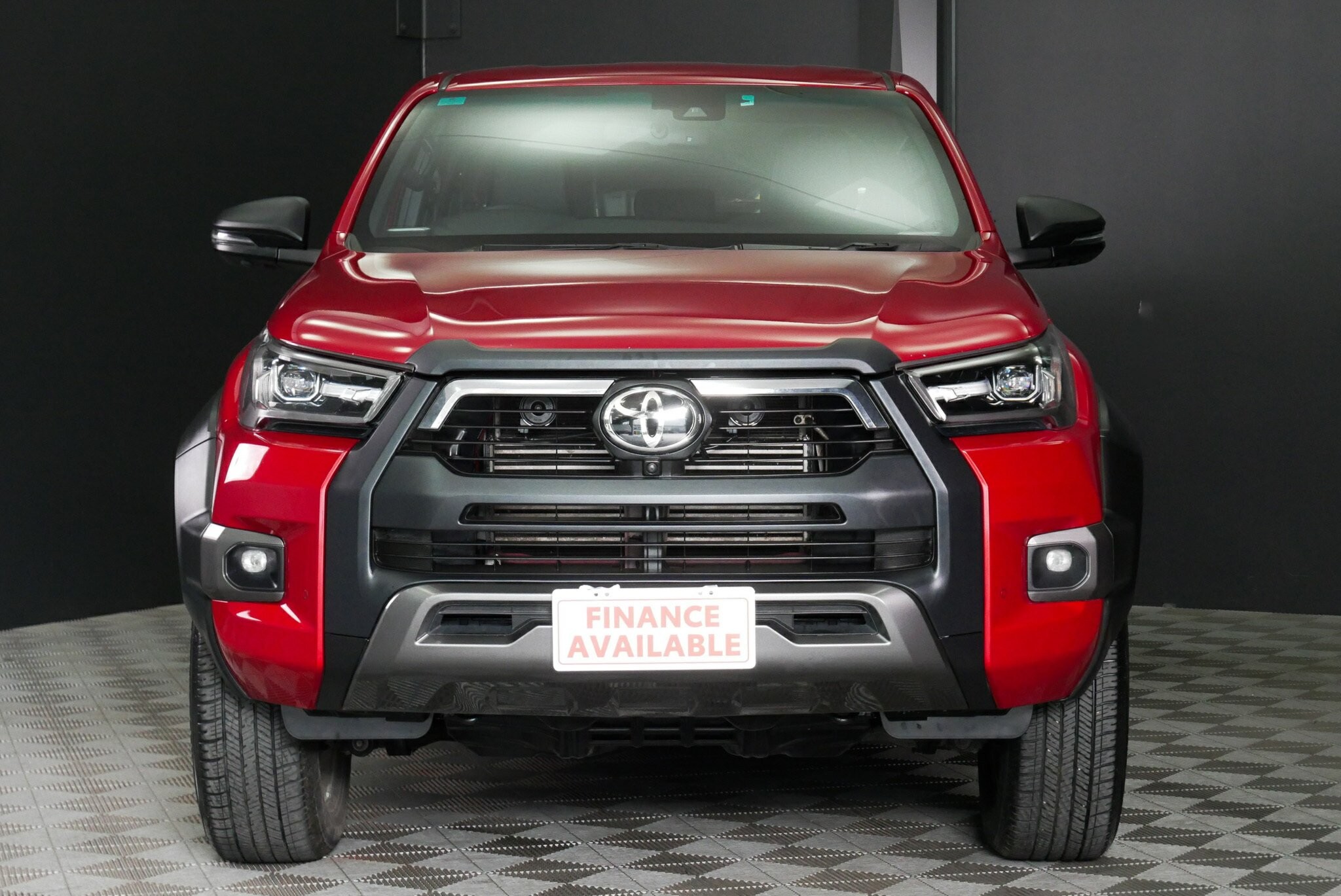 Toyota Hilux image 2