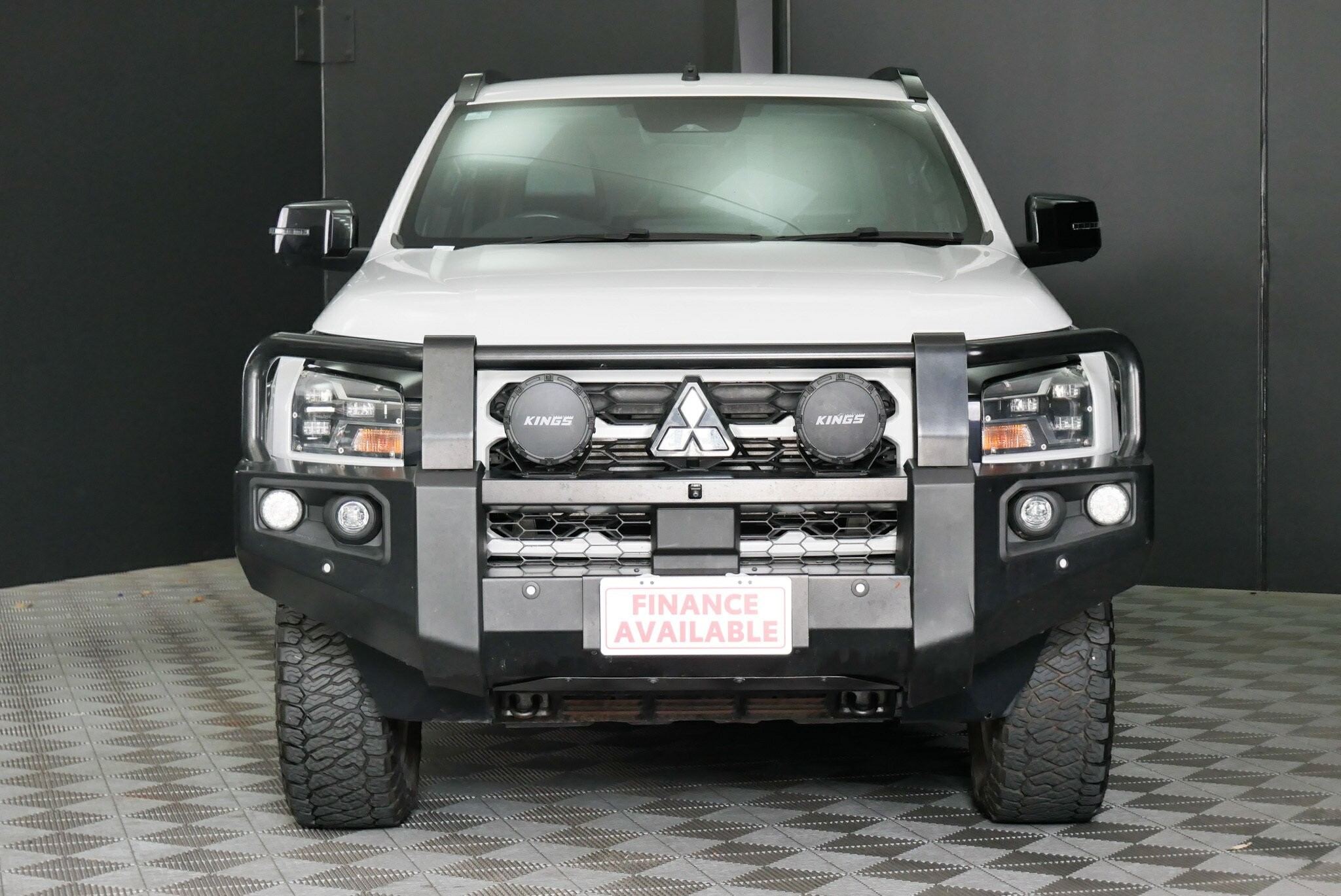 Mitsubishi Triton image 2
