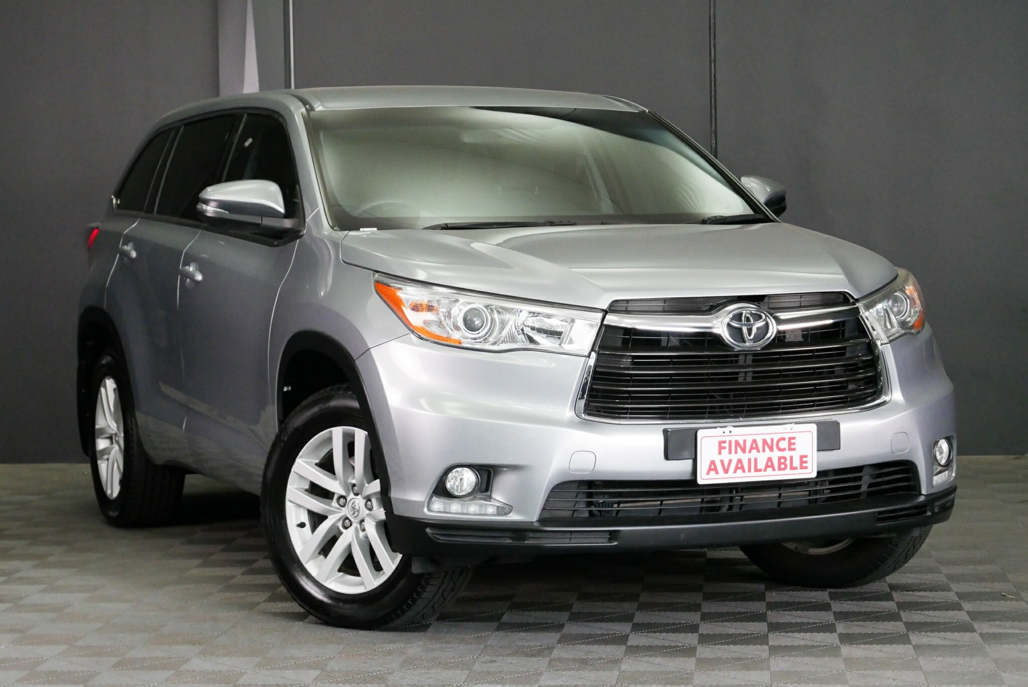 Toyota Kluger image 1