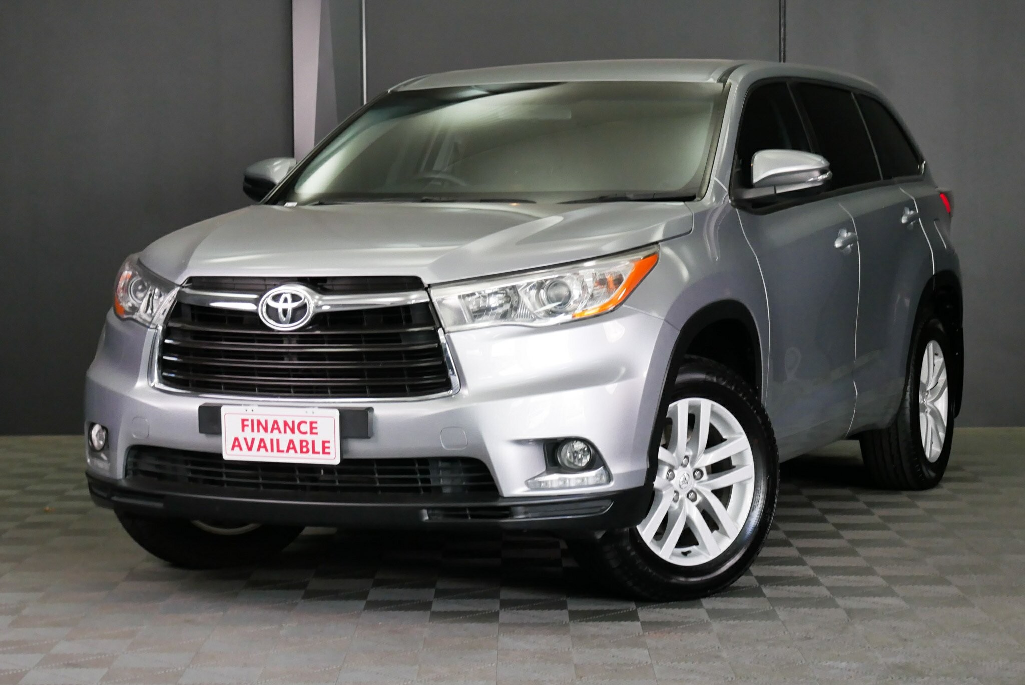 Toyota Kluger image 3
