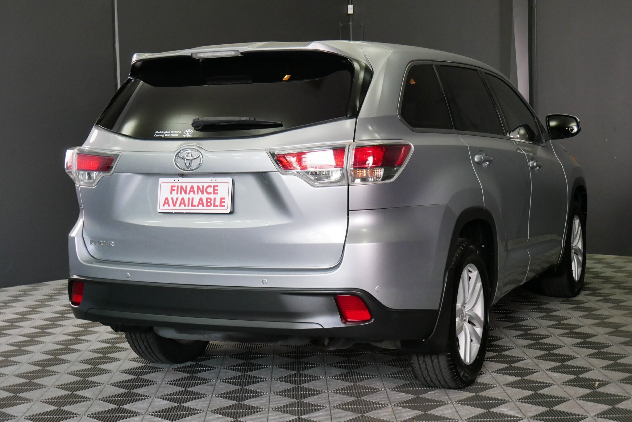 Toyota Kluger image 4