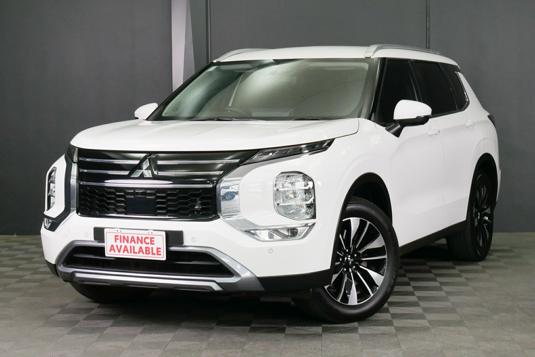 Mitsubishi Outlander image 3