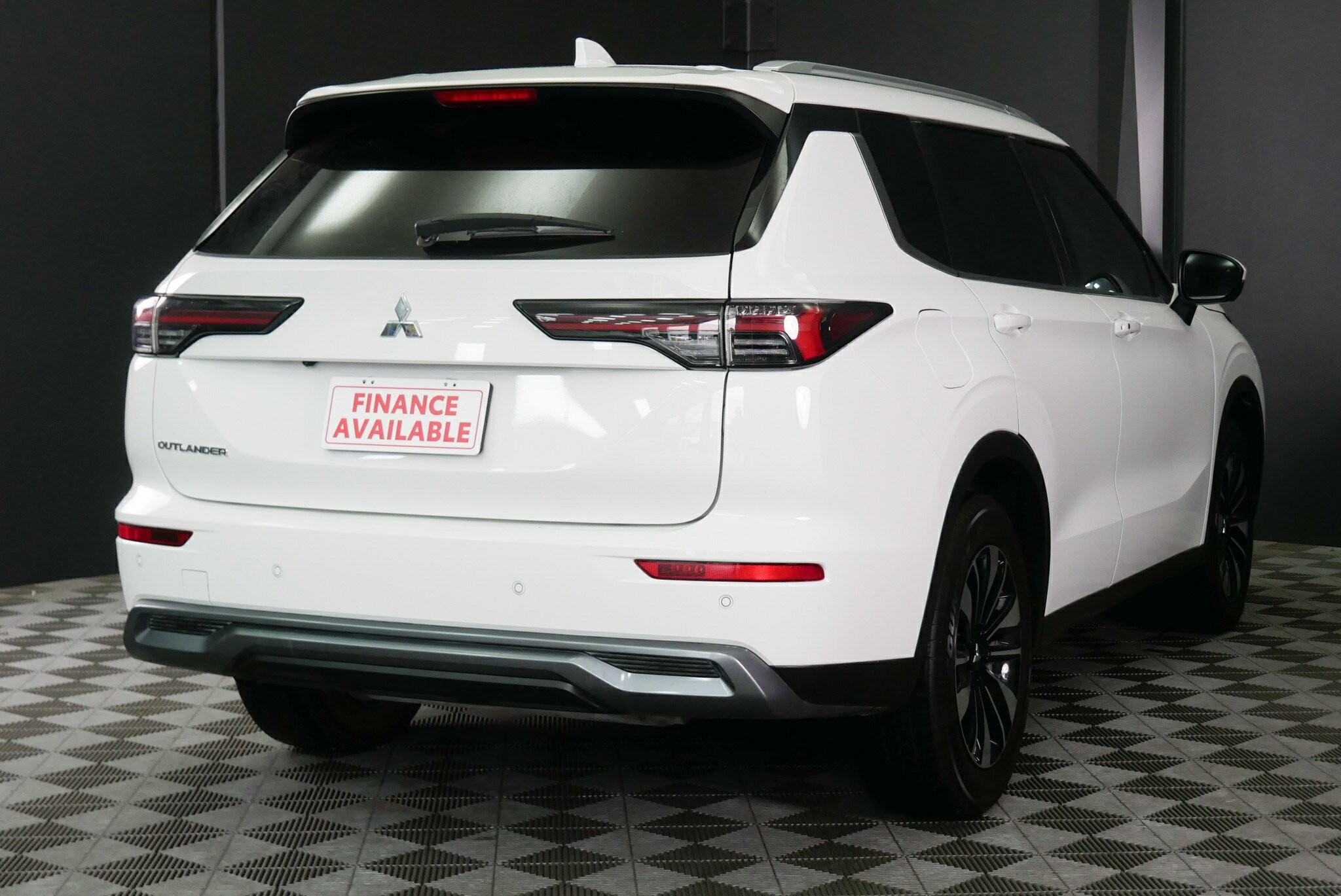 Mitsubishi Outlander image 4