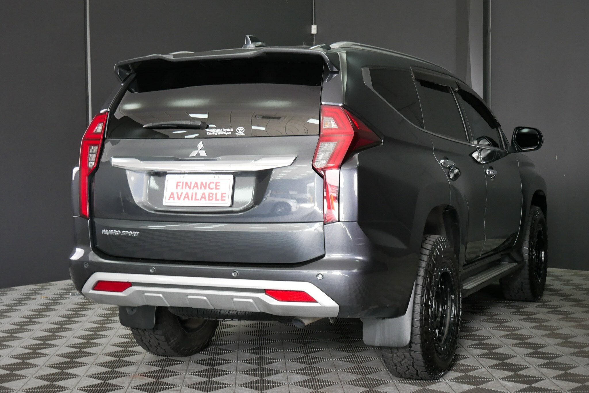 Mitsubishi Pajero Sport image 4