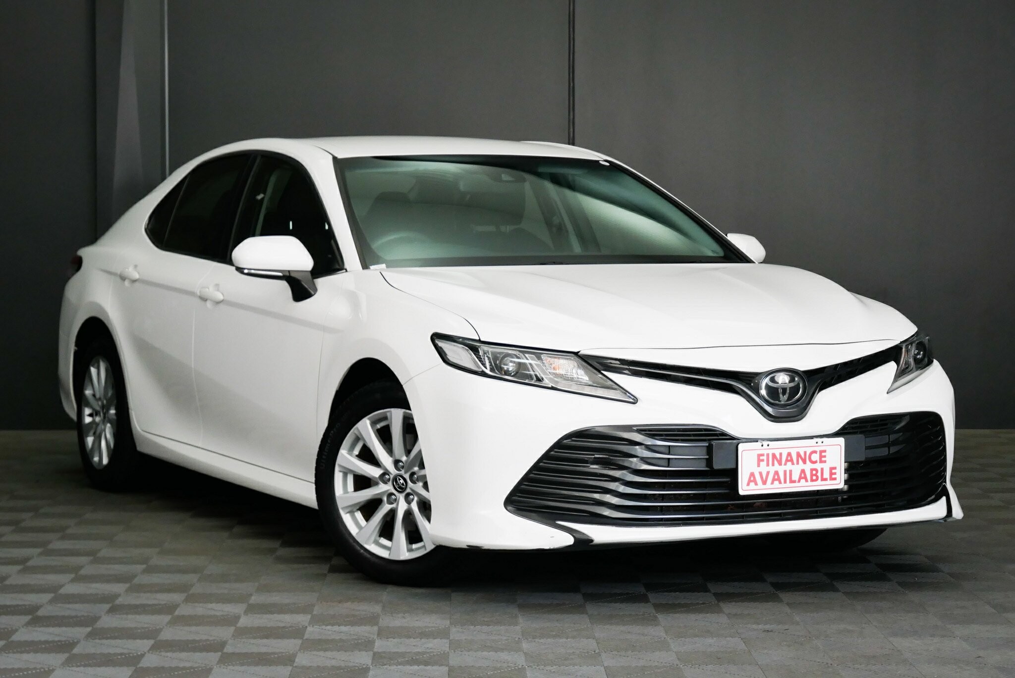 Toyota Camry image 1