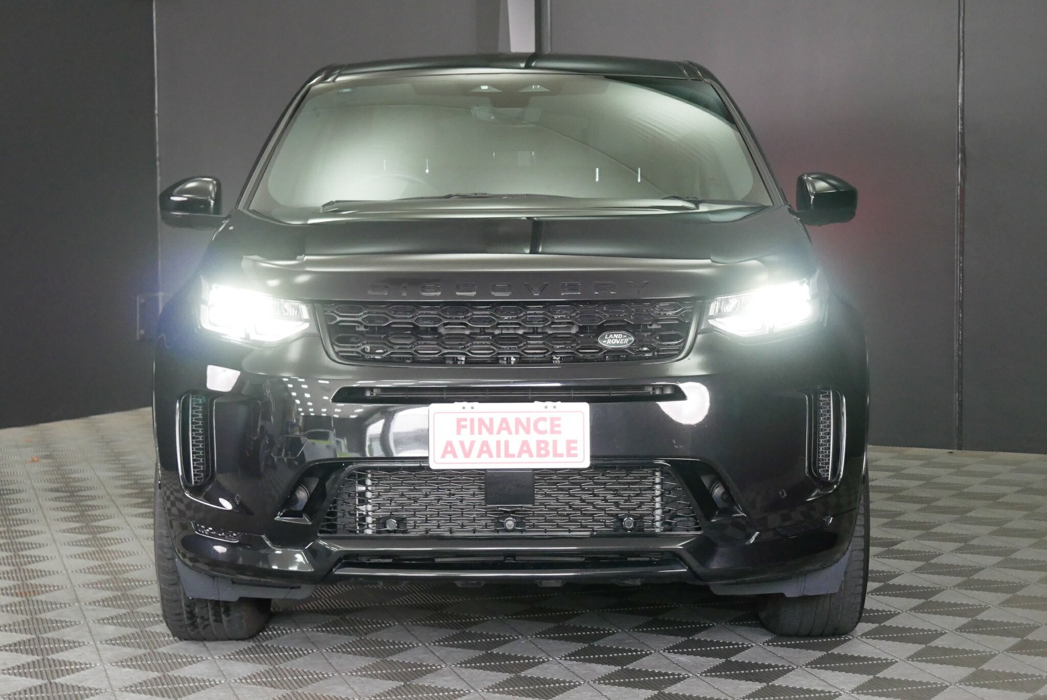 Land Rover Discovery Sport image 2